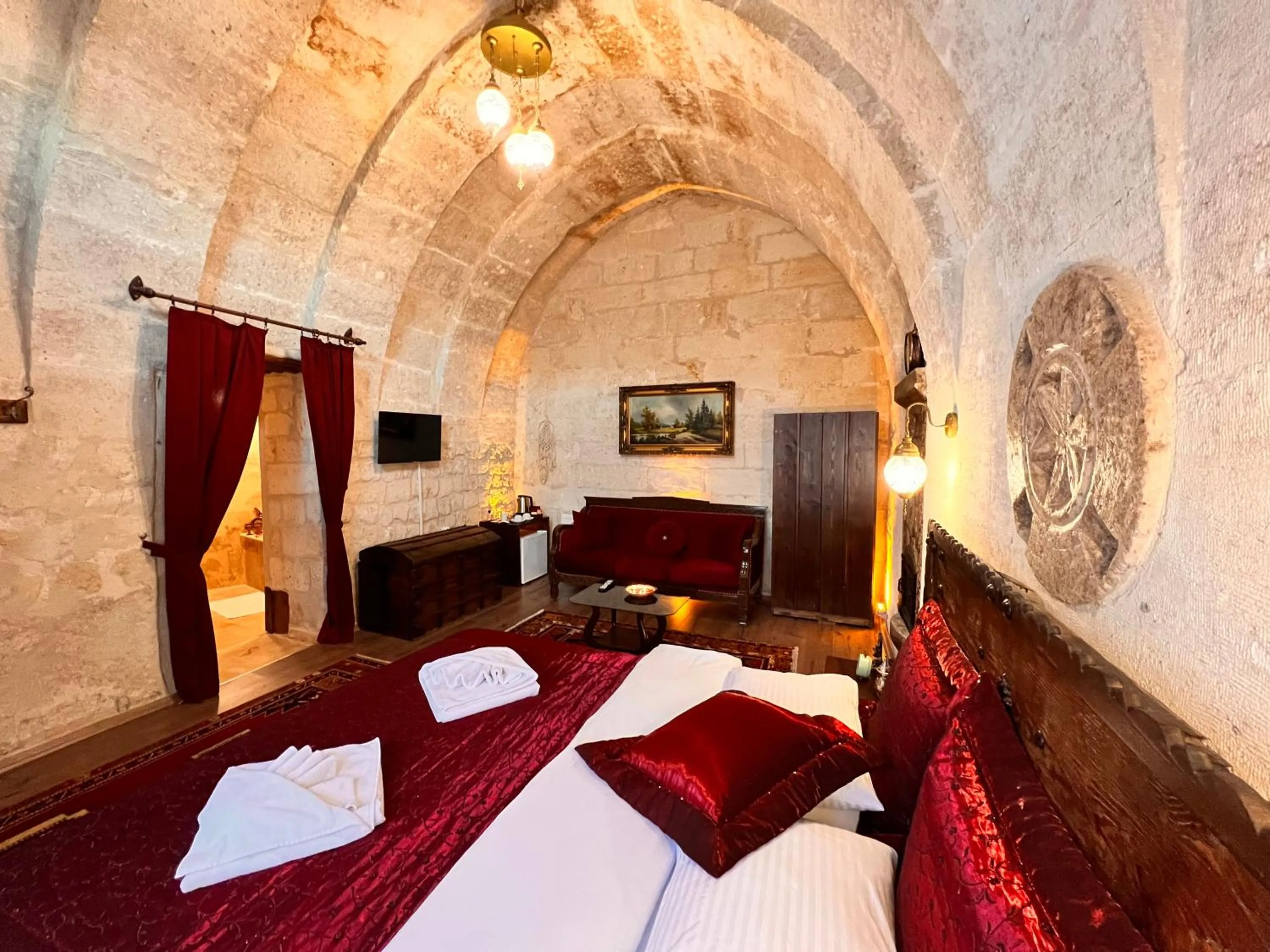 Photo of the whole room, Bed in Shadow Cave House