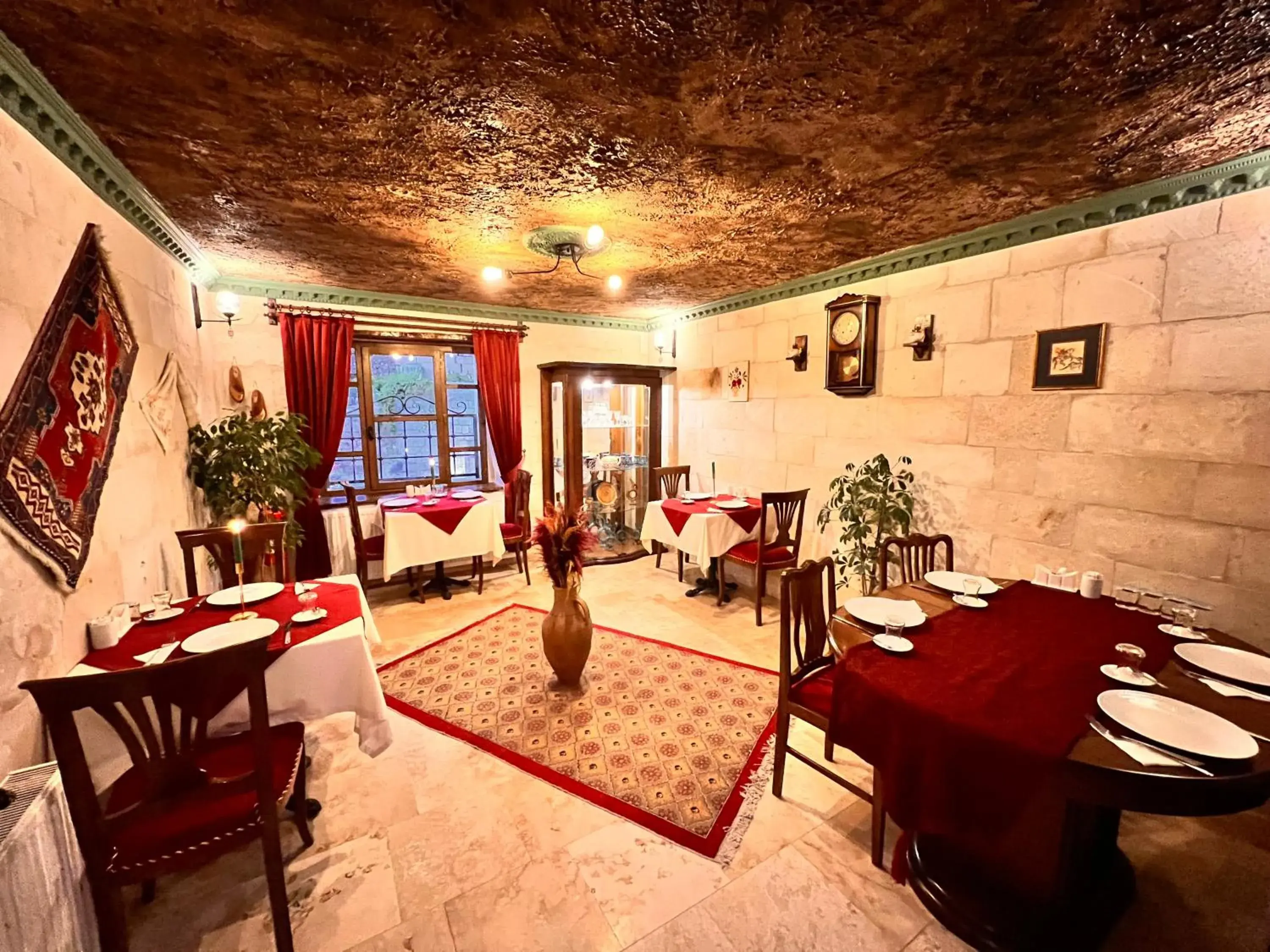 Restaurant/places to eat in Shadow Cave House Restaurant/places to eat in Shadow Cave House