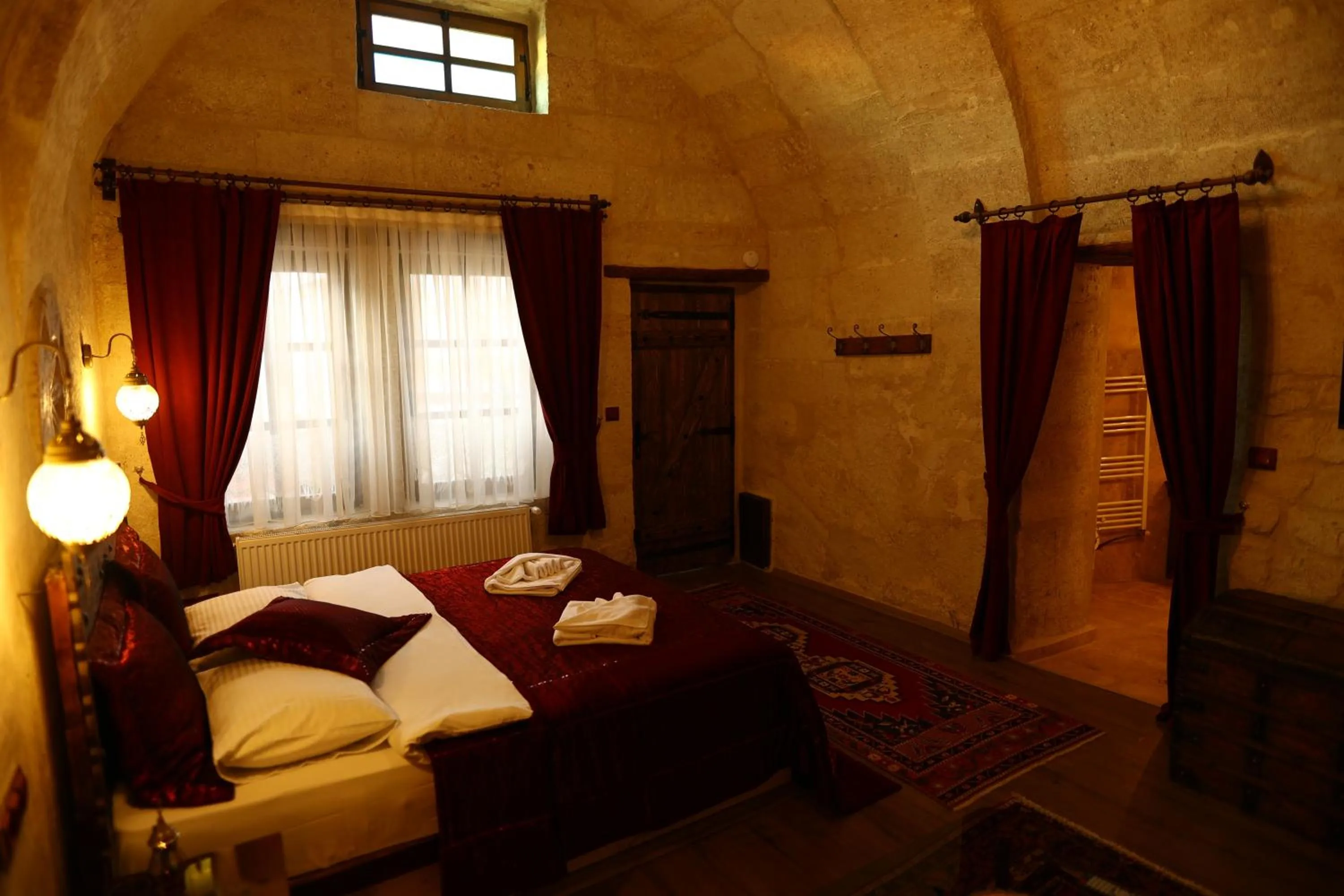 Photo of the whole room, Bed in Shadow Cave House