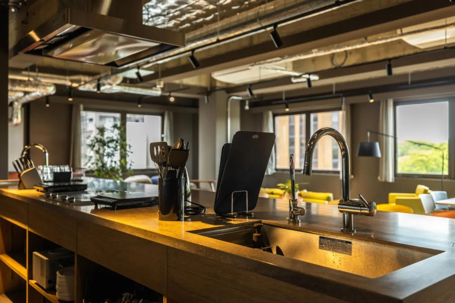 Communal kitchen in UNPLAN Fukuoka