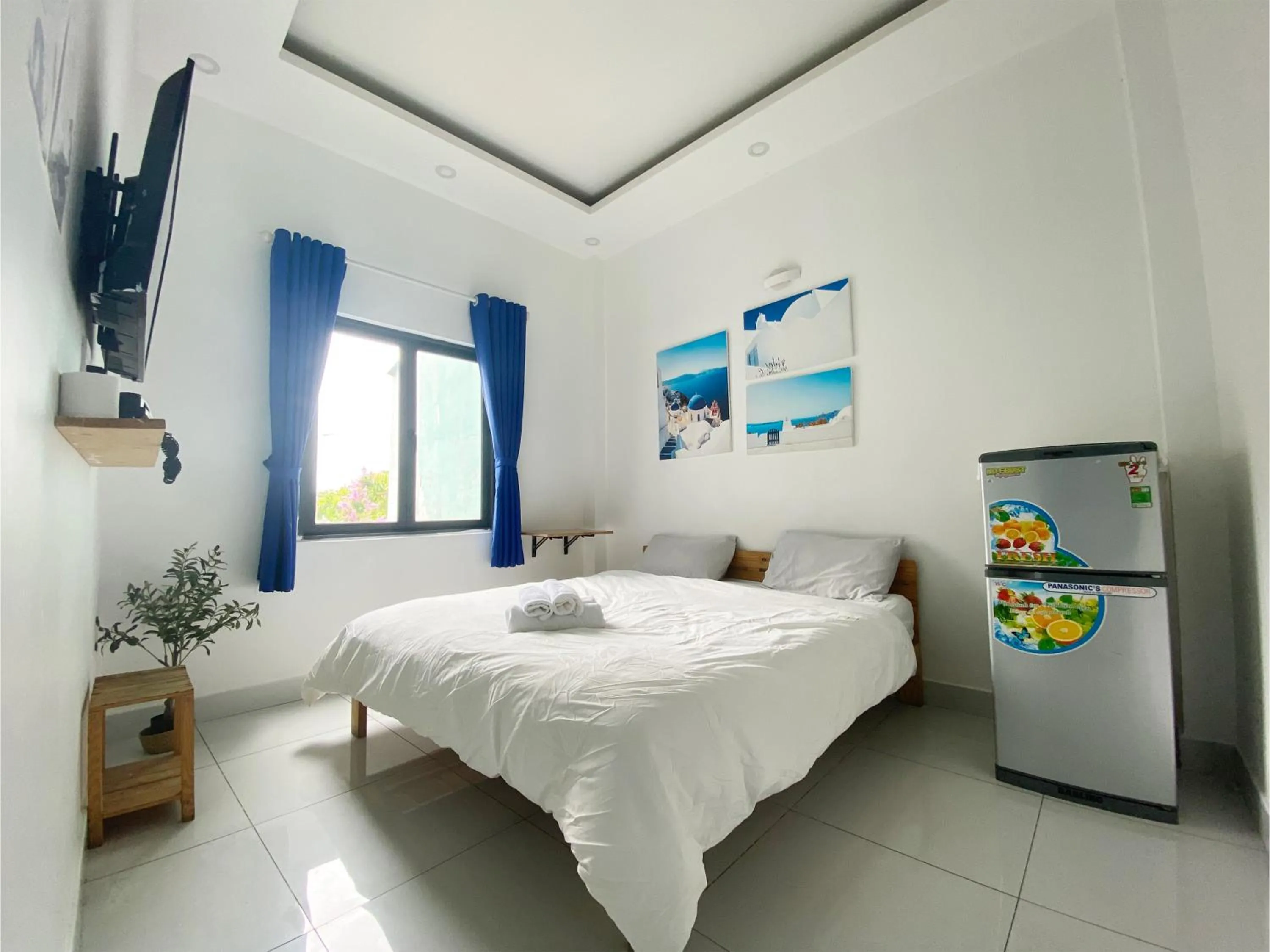 Photo of the whole room, Bed in J&K Hotel