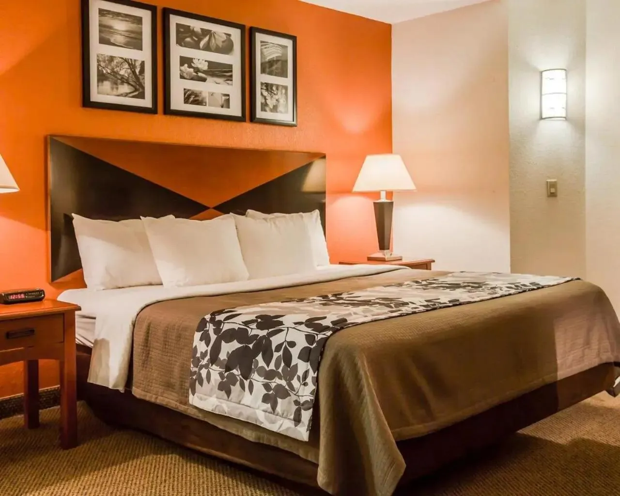 Bed in Sleep Inn Pelham Oak Mountain