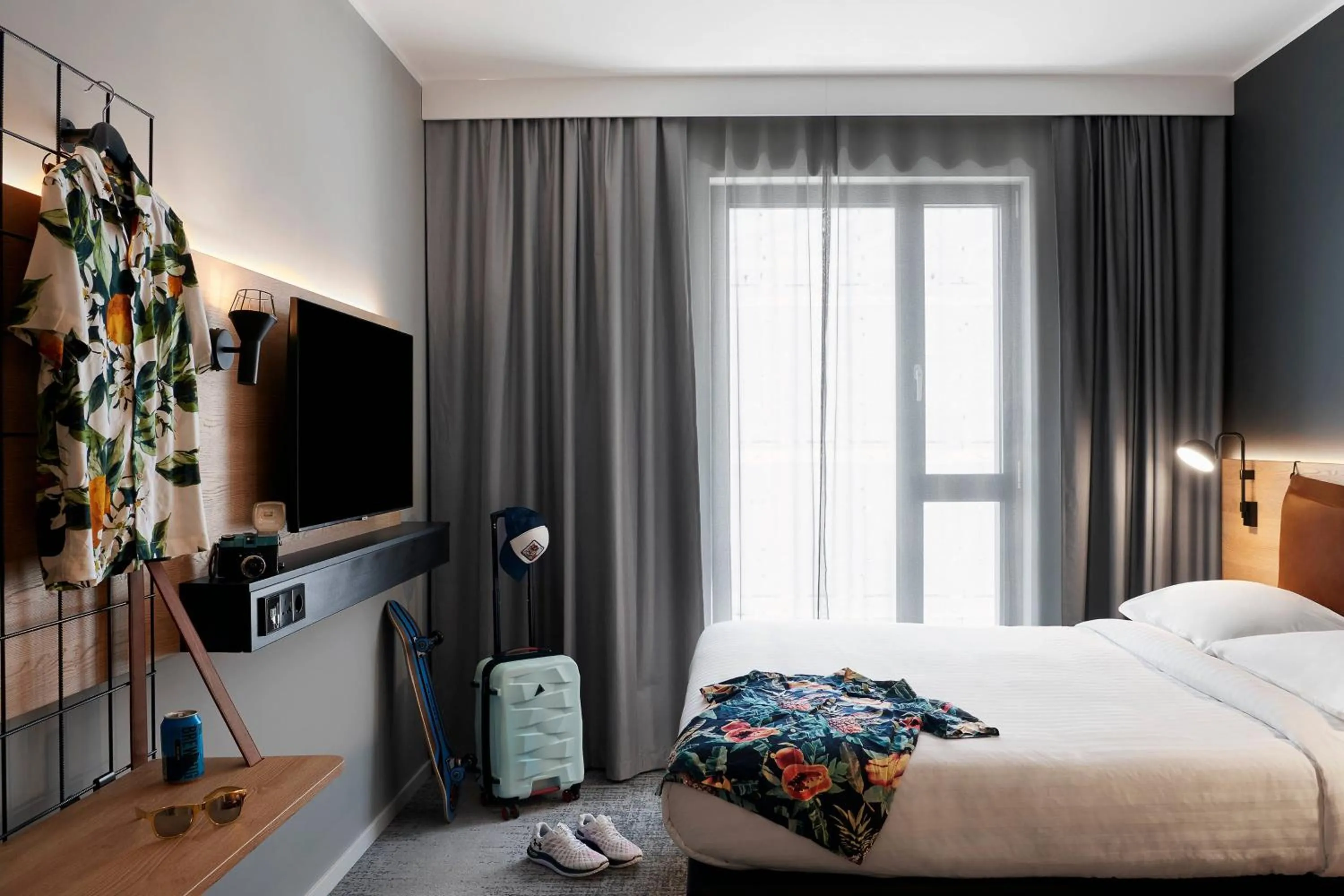 Photo of the whole room, Bed in Moxy Milton Keynes