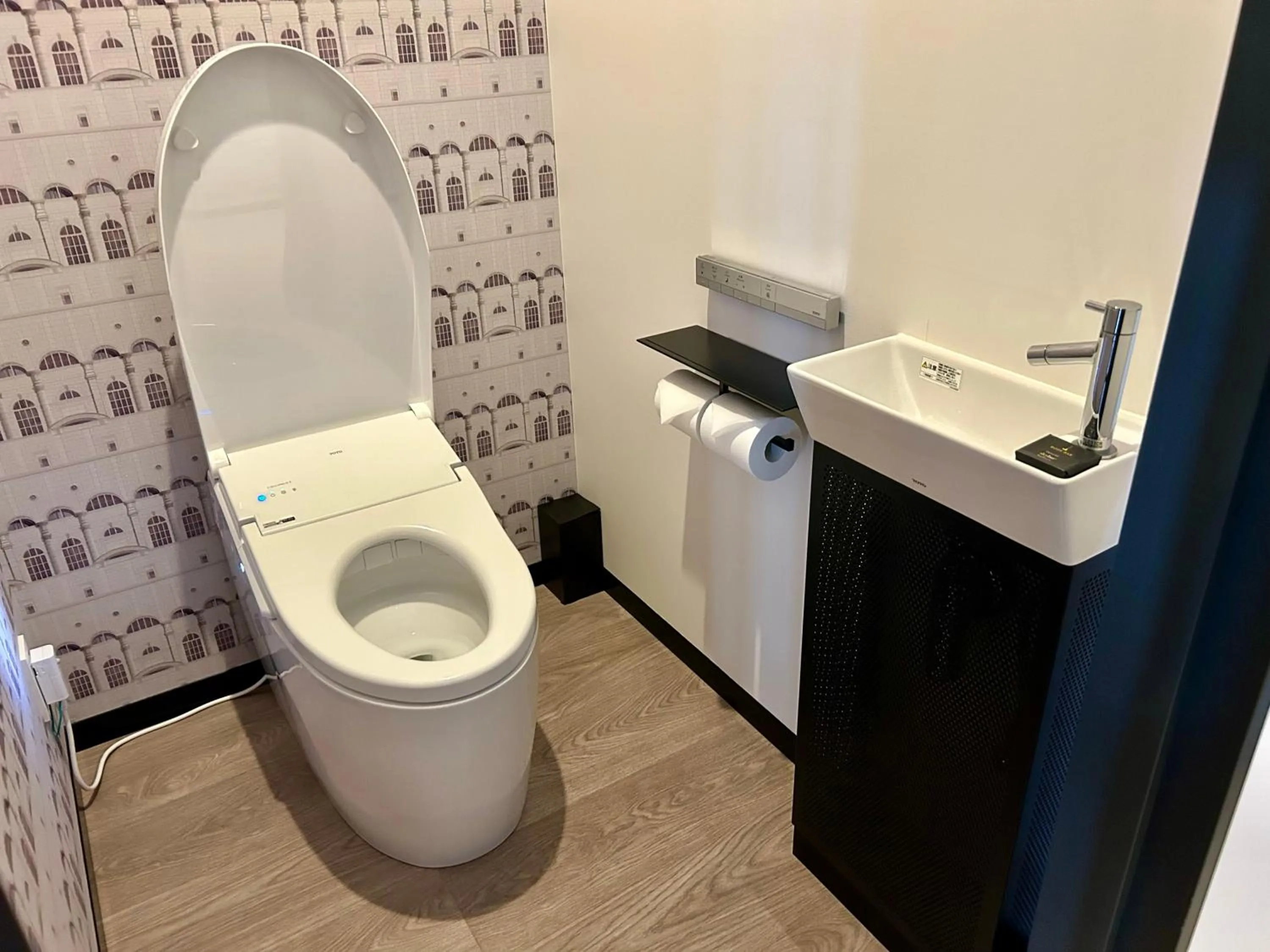 Toilet in Aloft Osaka Dojima