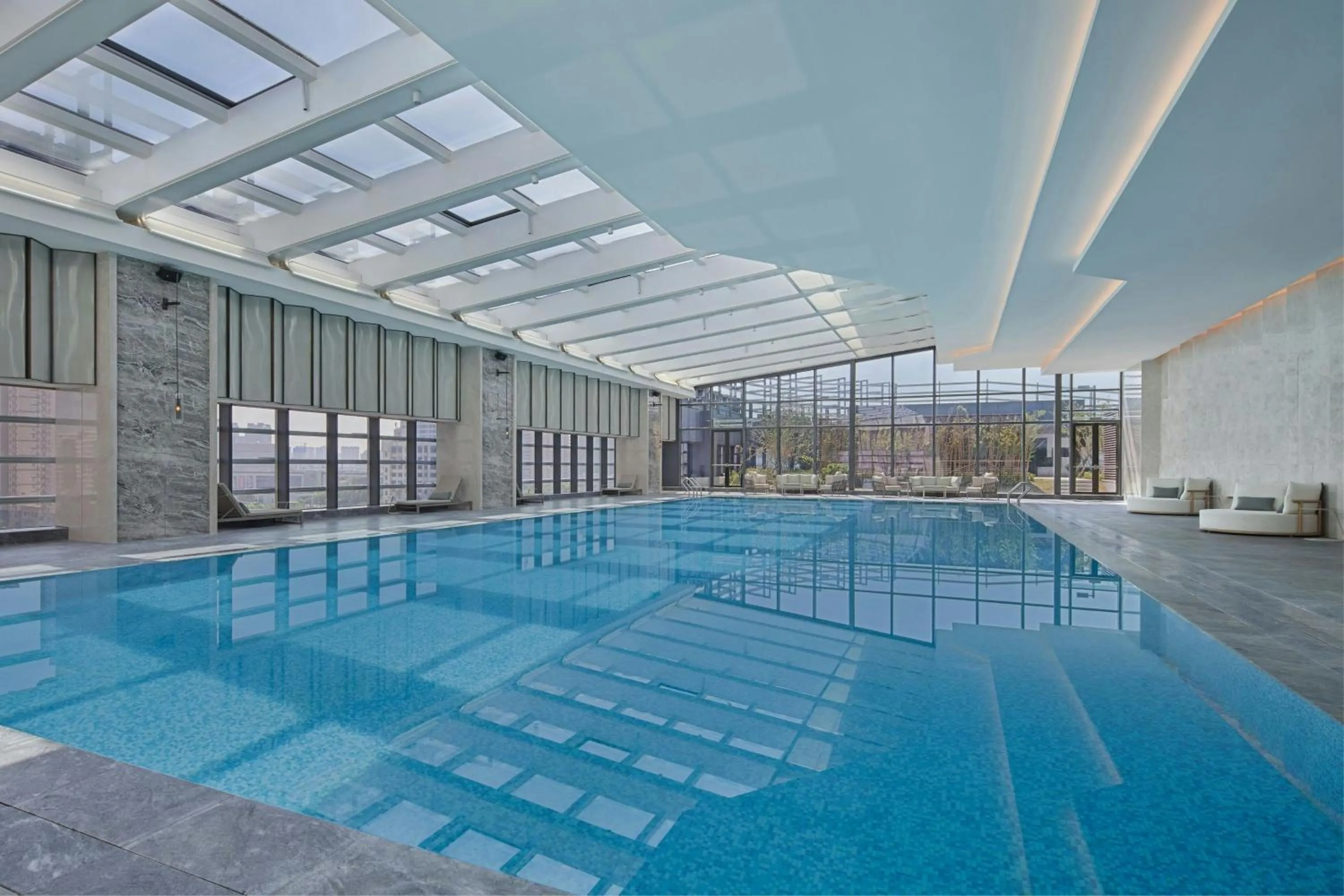 Swimming pool in Yancheng Marriott Hotel