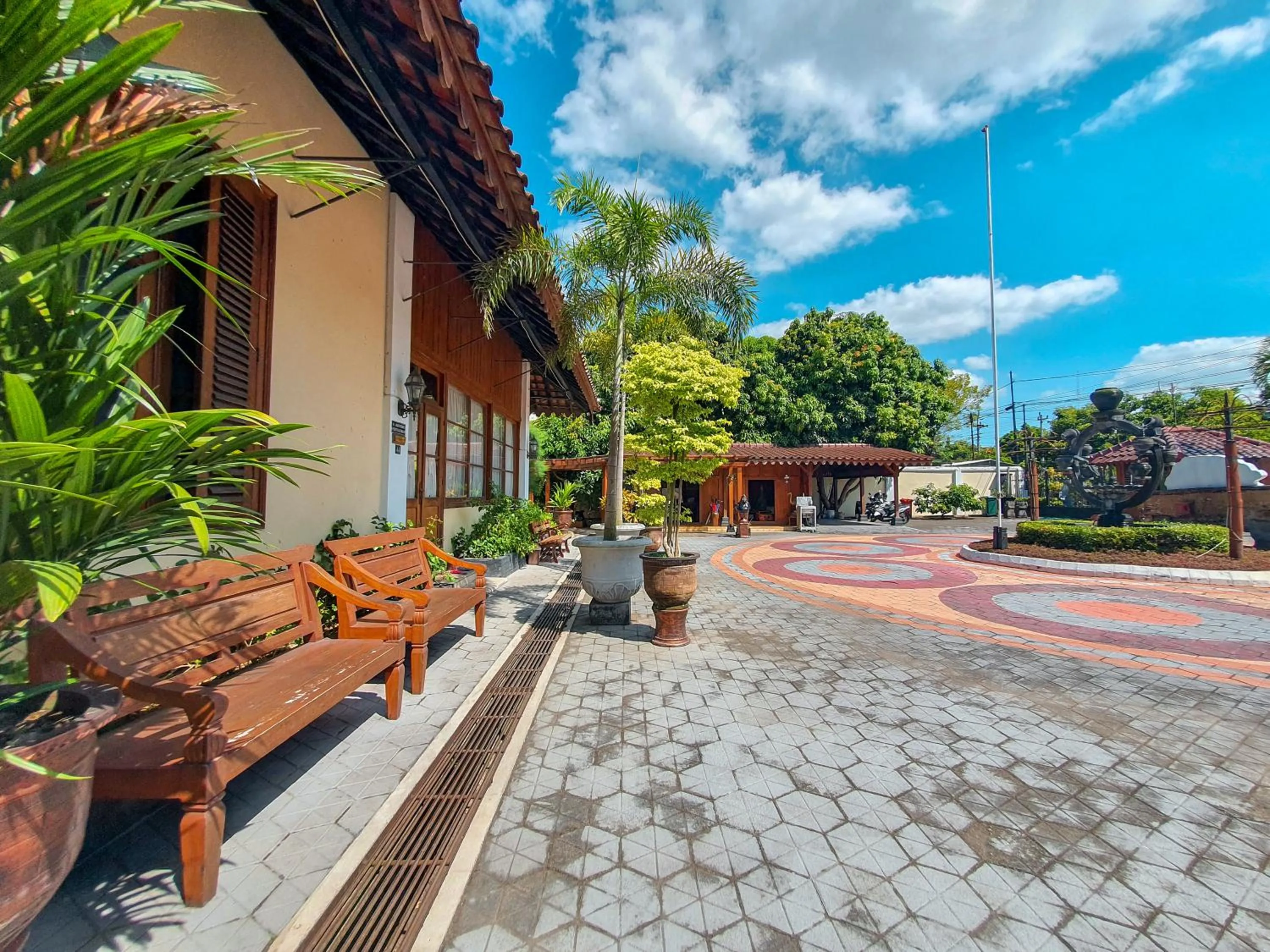 Parking in Dem Ayem Heritage Guest House