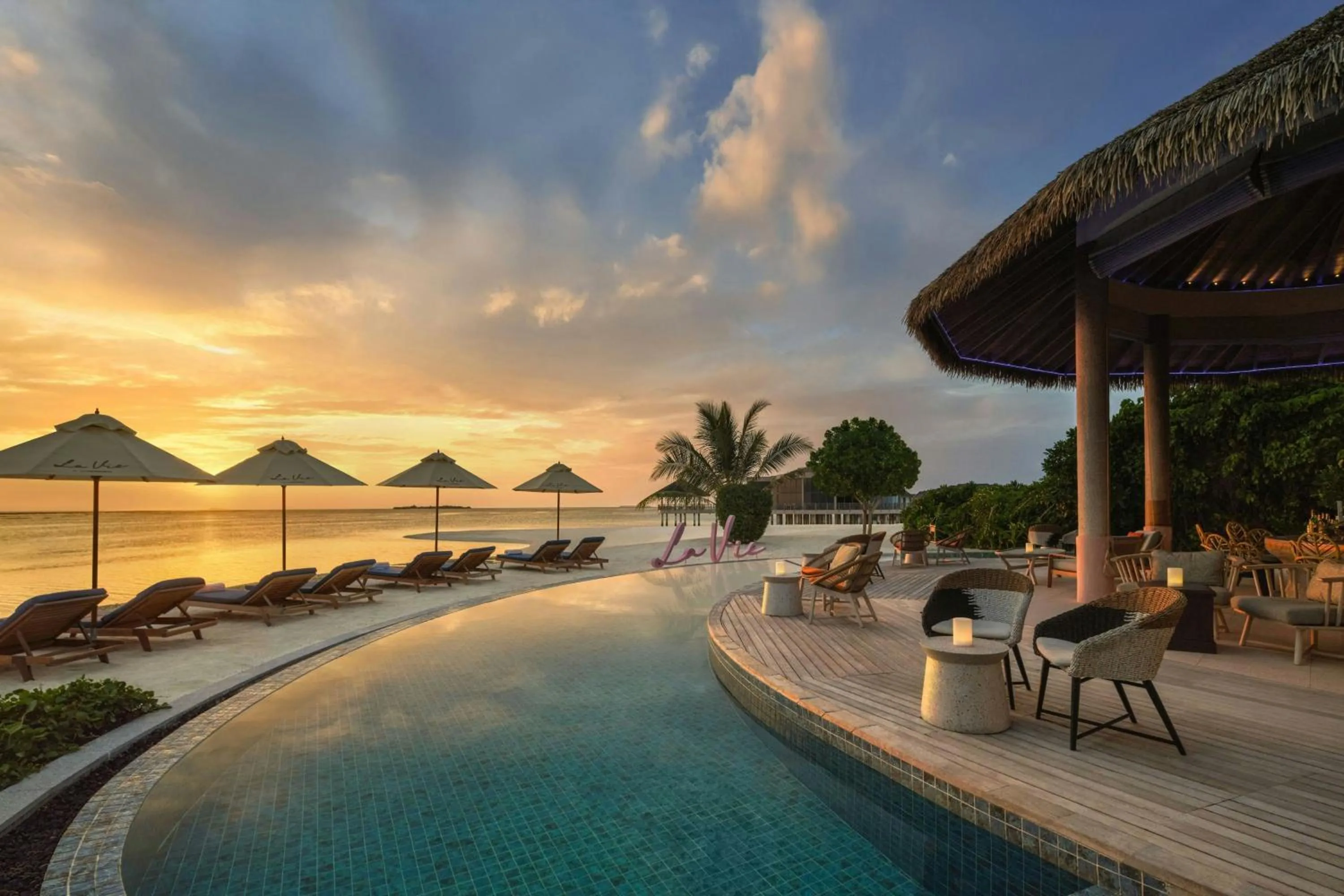 Lounge or bar in Le Meridien Maldives Resort & Spa