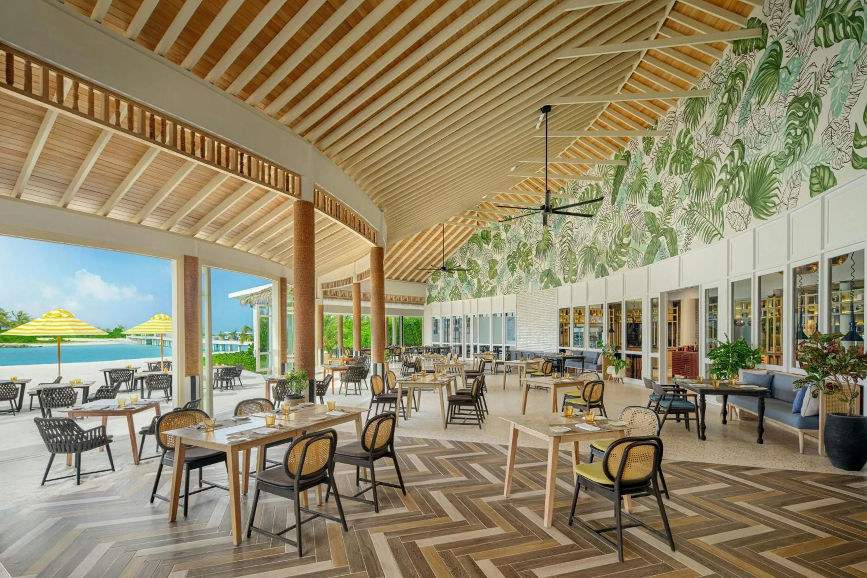 Restaurant/places to eat in Le Meridien Maldives Resort & Spa