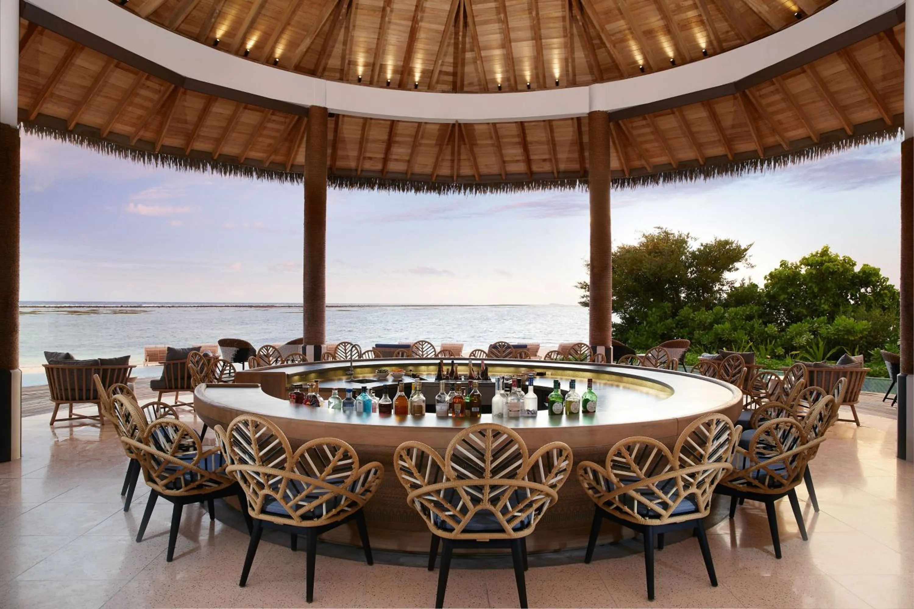 Lounge or bar in Le Meridien Maldives Resort & Spa