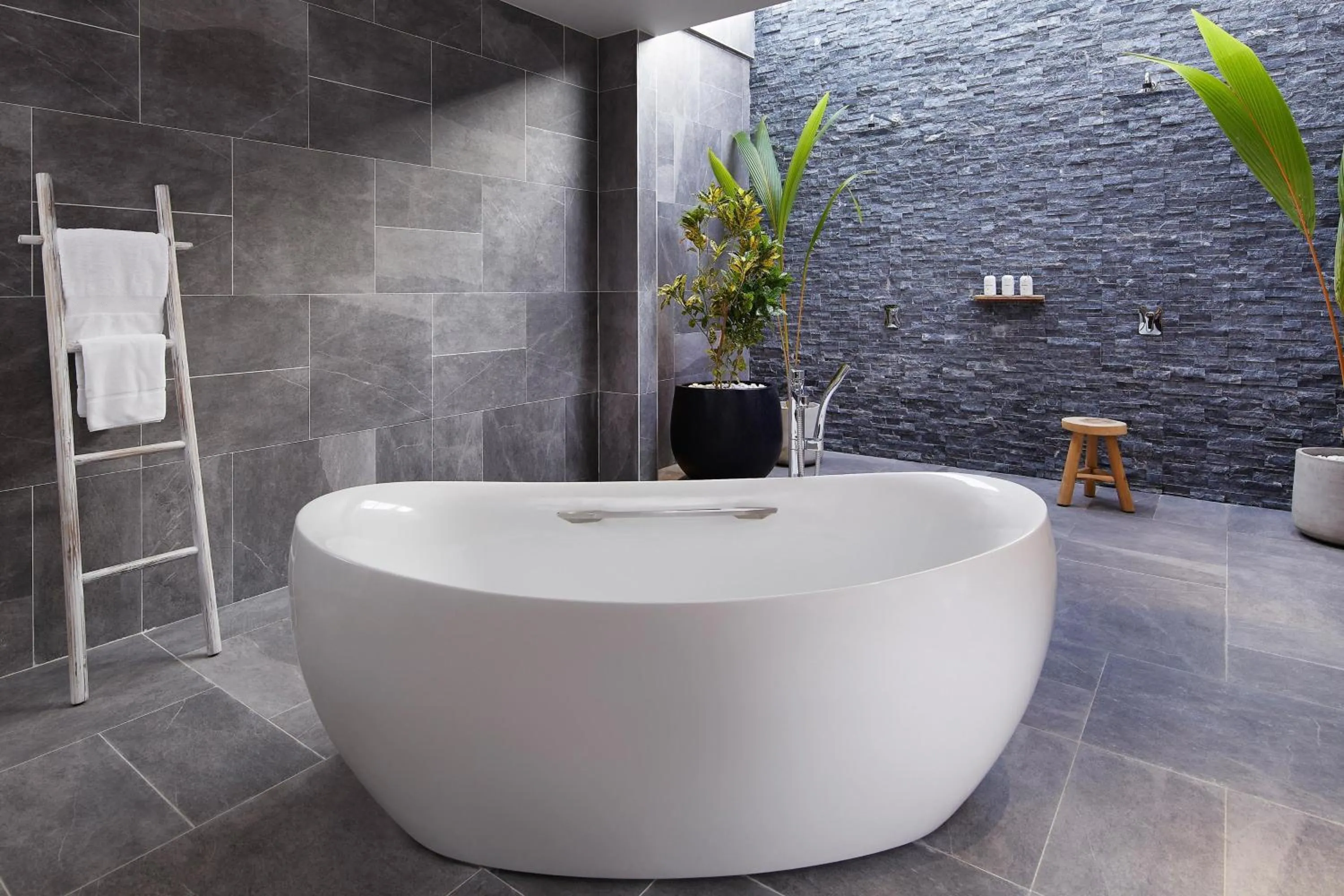 Bathroom in Le Meridien Maldives Resort & Spa