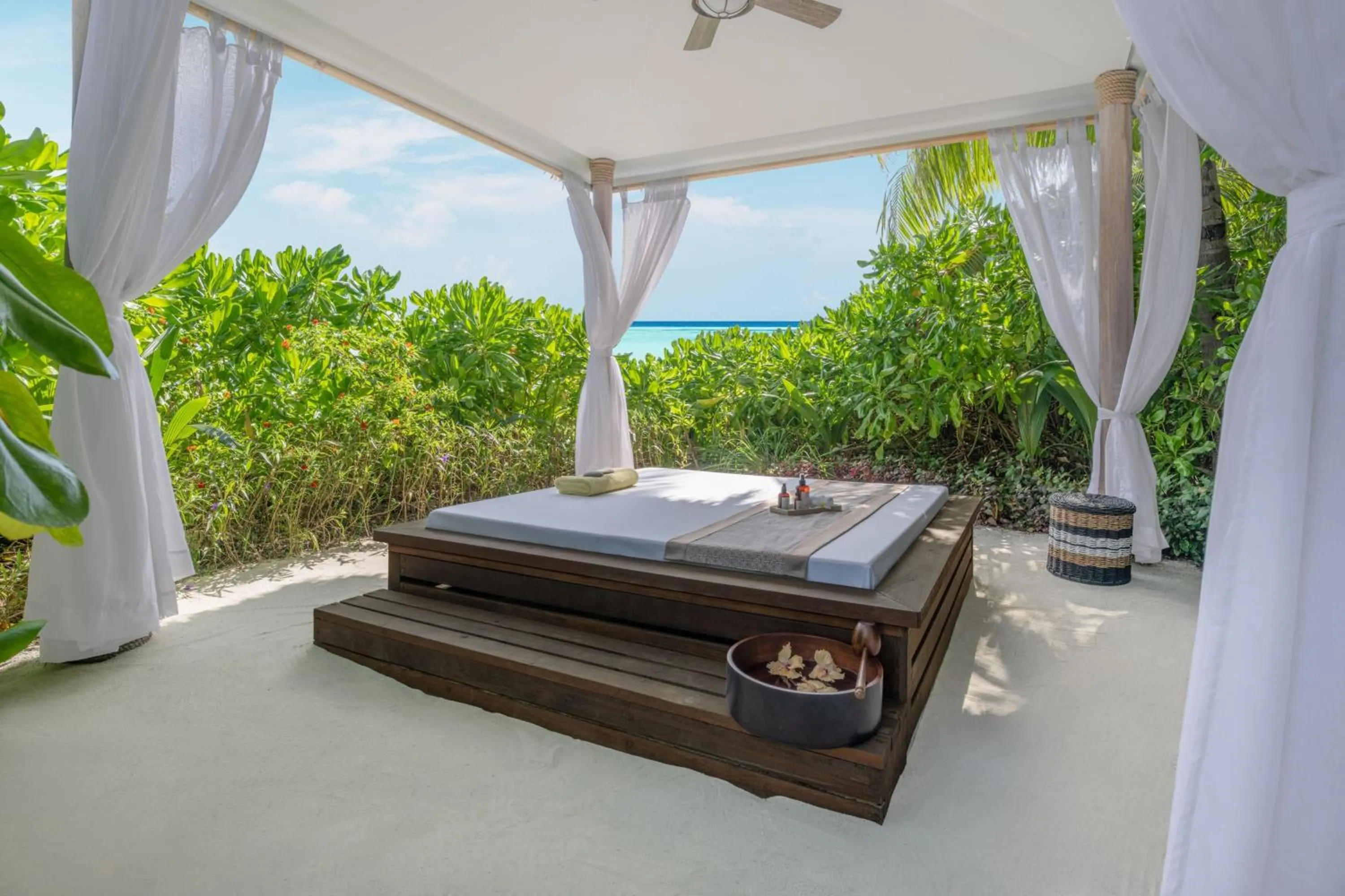 Beach in Le Meridien Maldives Resort & Spa