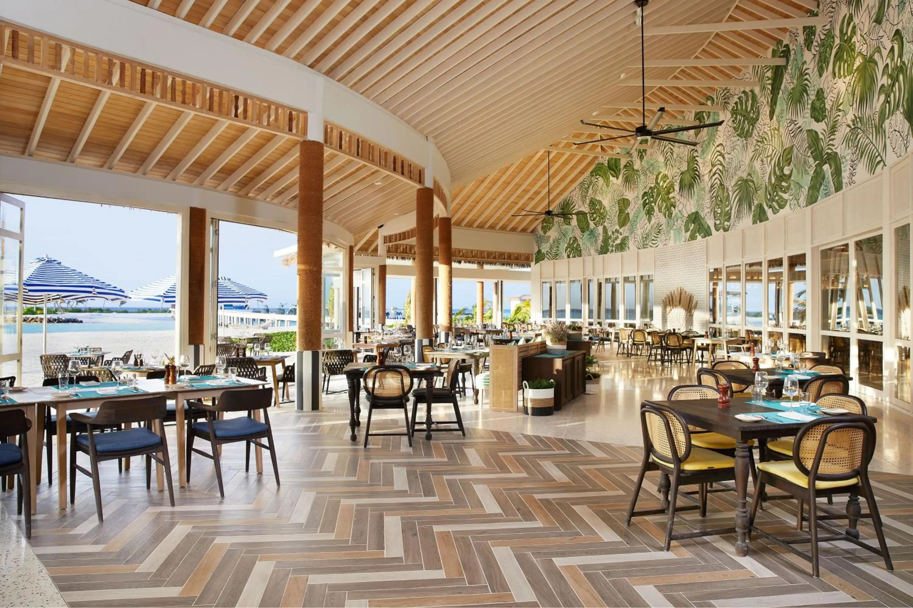 Restaurant/places to eat in Le Meridien Maldives Resort & Spa