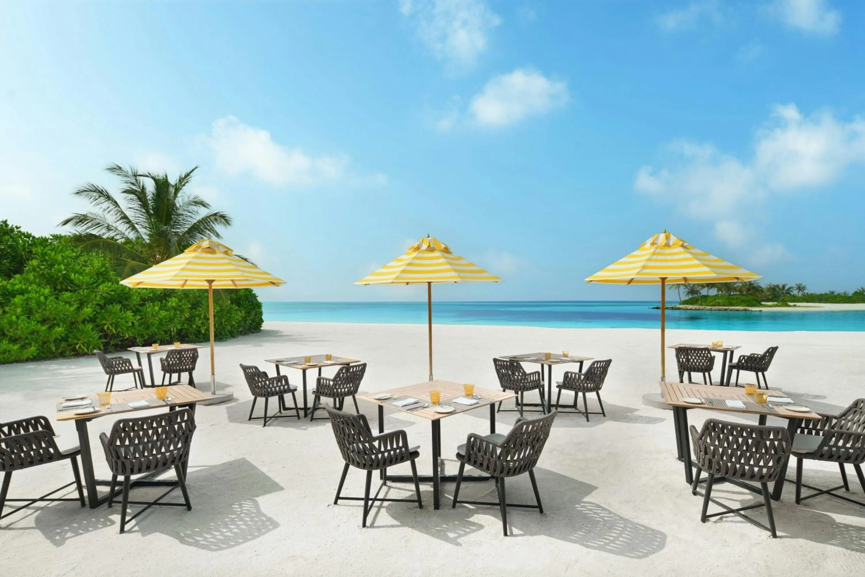 Restaurant/places to eat in Le Meridien Maldives Resort & Spa