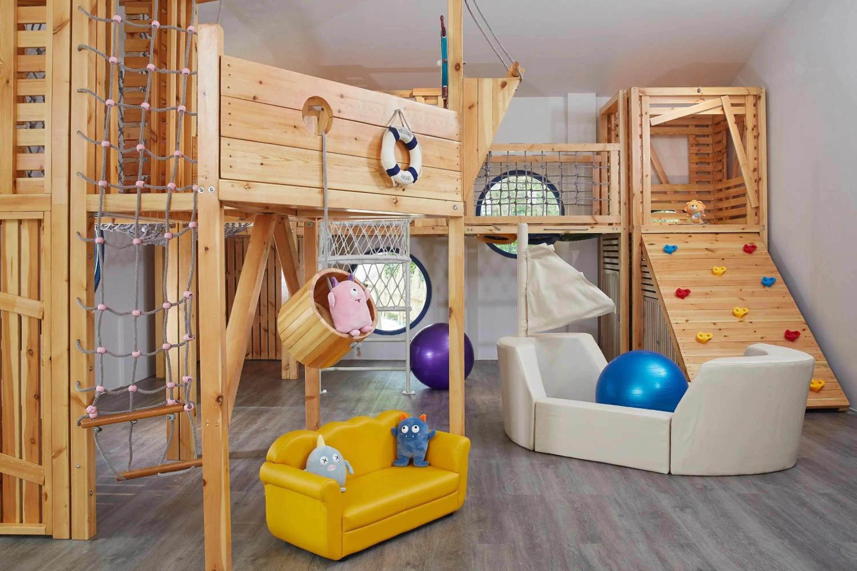 Other, Bed in Le Meridien Maldives Resort & Spa