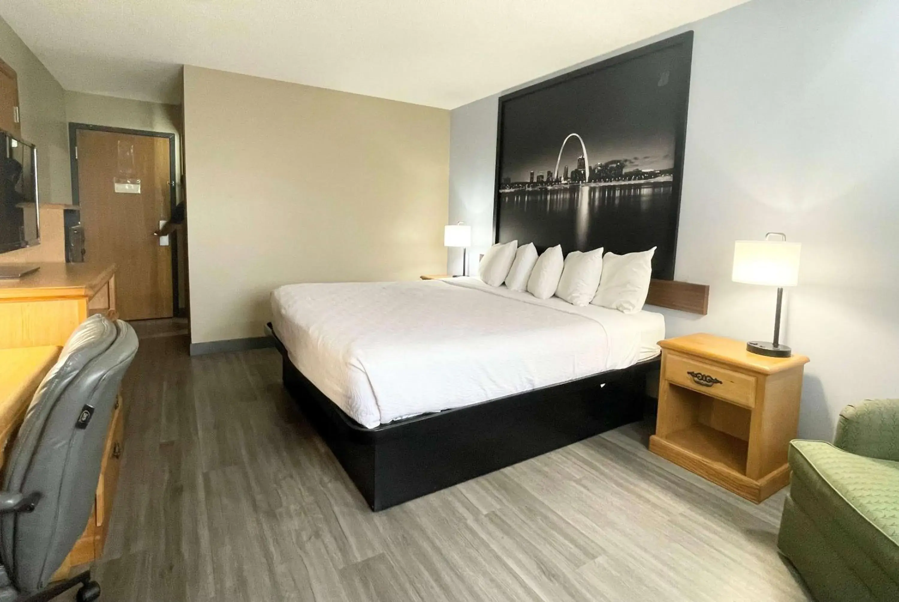 Photo of the whole room, Bed in Super 8 by Wyndham St. Clair MO Photo of the whole room, Bed in Super 8 by Wyndham St. Clair MO