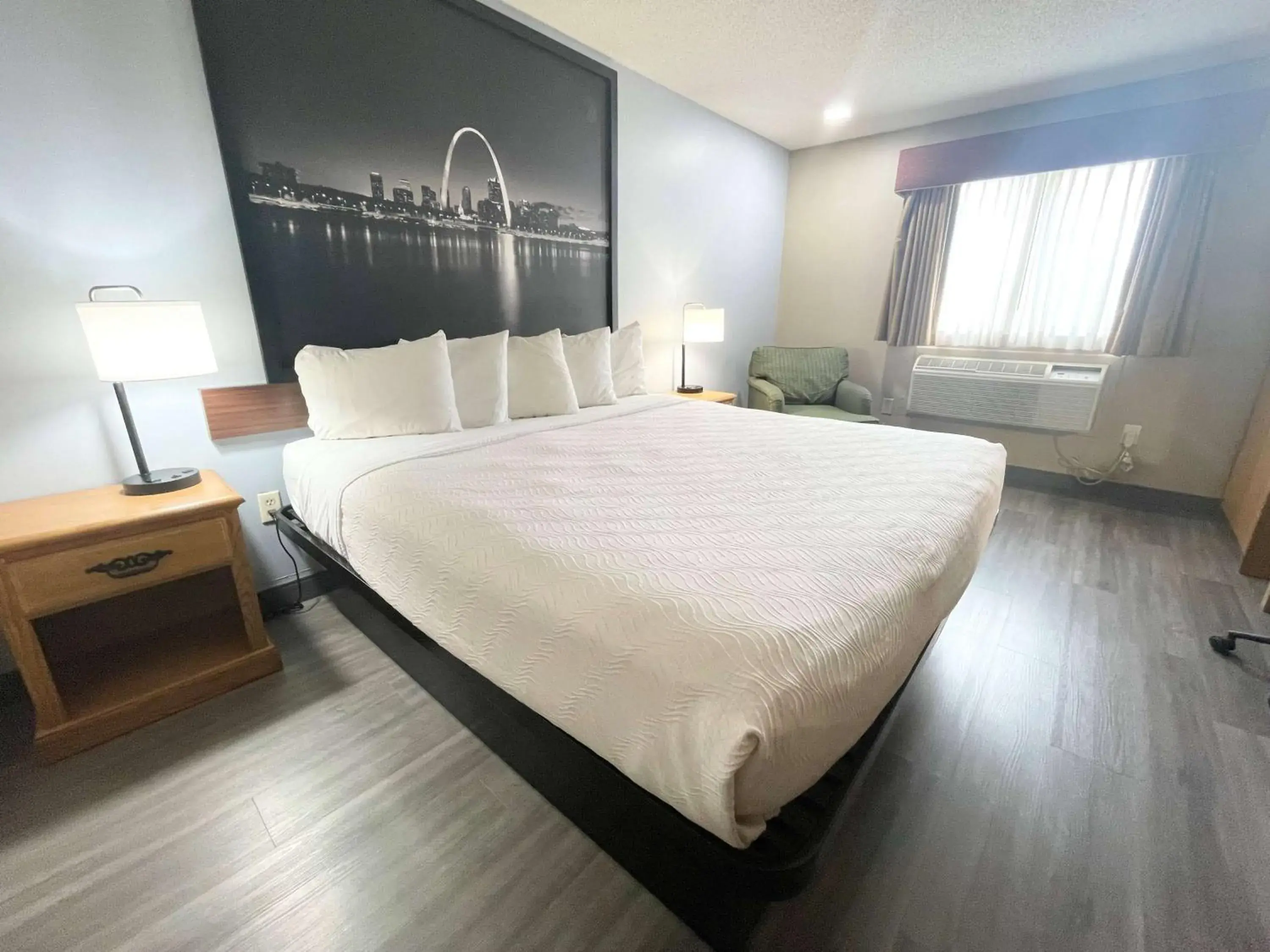 Photo of the whole room, Bed in Super 8 by Wyndham St. Clair MO Photo of the whole room, Bed in Super 8 by Wyndham St. Clair MO