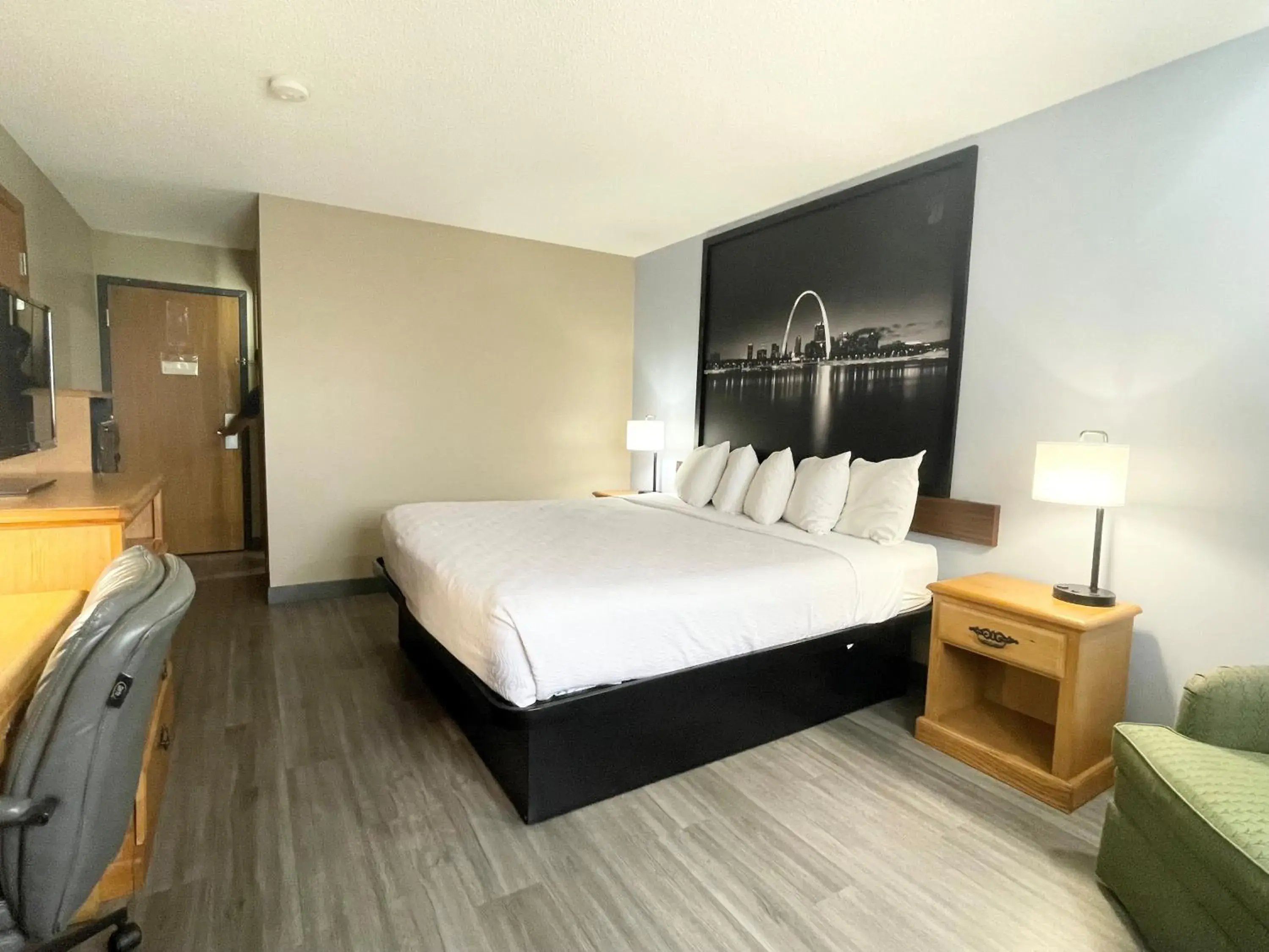 Bedroom, Bed in Super 8 by Wyndham St. Clair MO Bedroom, Bed in Super 8 by Wyndham St. Clair MO