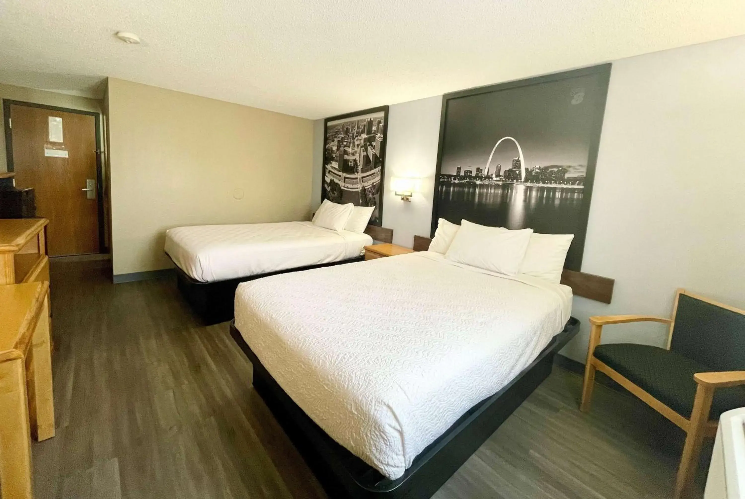 Photo of the whole room, Bed in Super 8 by Wyndham St. Clair MO Photo of the whole room, Bed in Super 8 by Wyndham St. Clair MO