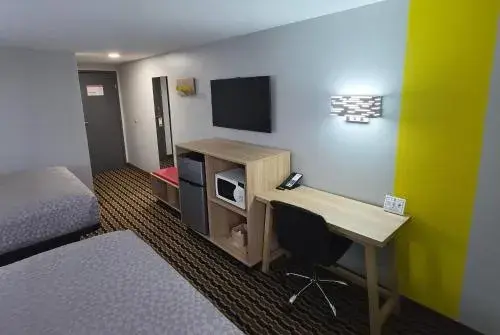Queen Room with Two Queen Beds - Non-Smoking in Super 8 by Wyndham Yankton Queen Room with Two Queen Beds - Non-Smoking in Super 8 by Wyndham Yankton