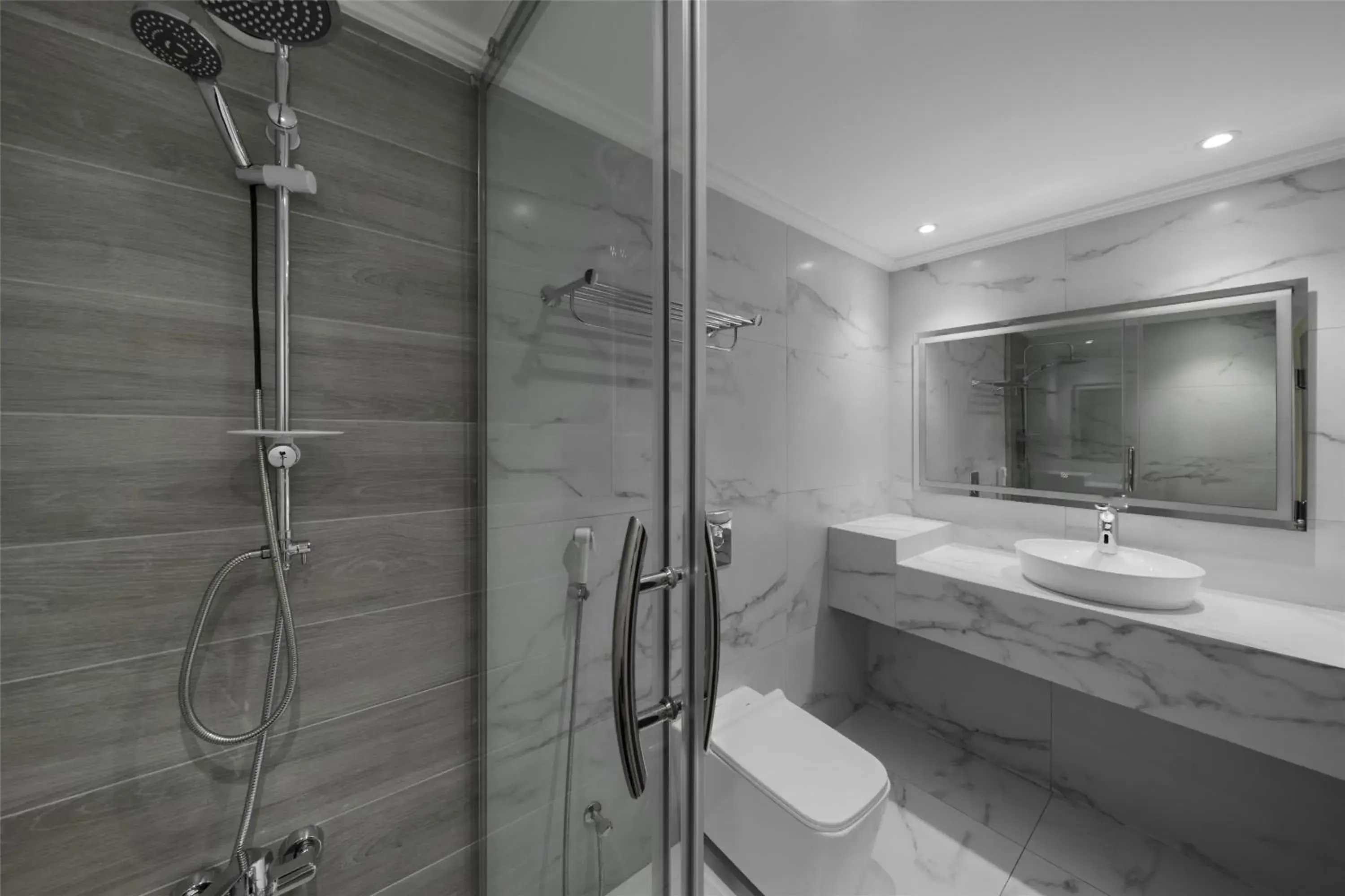Shower in Radisson Blu Hotel, Yanbu Shower in Radisson Blu Hotel, Yanbu