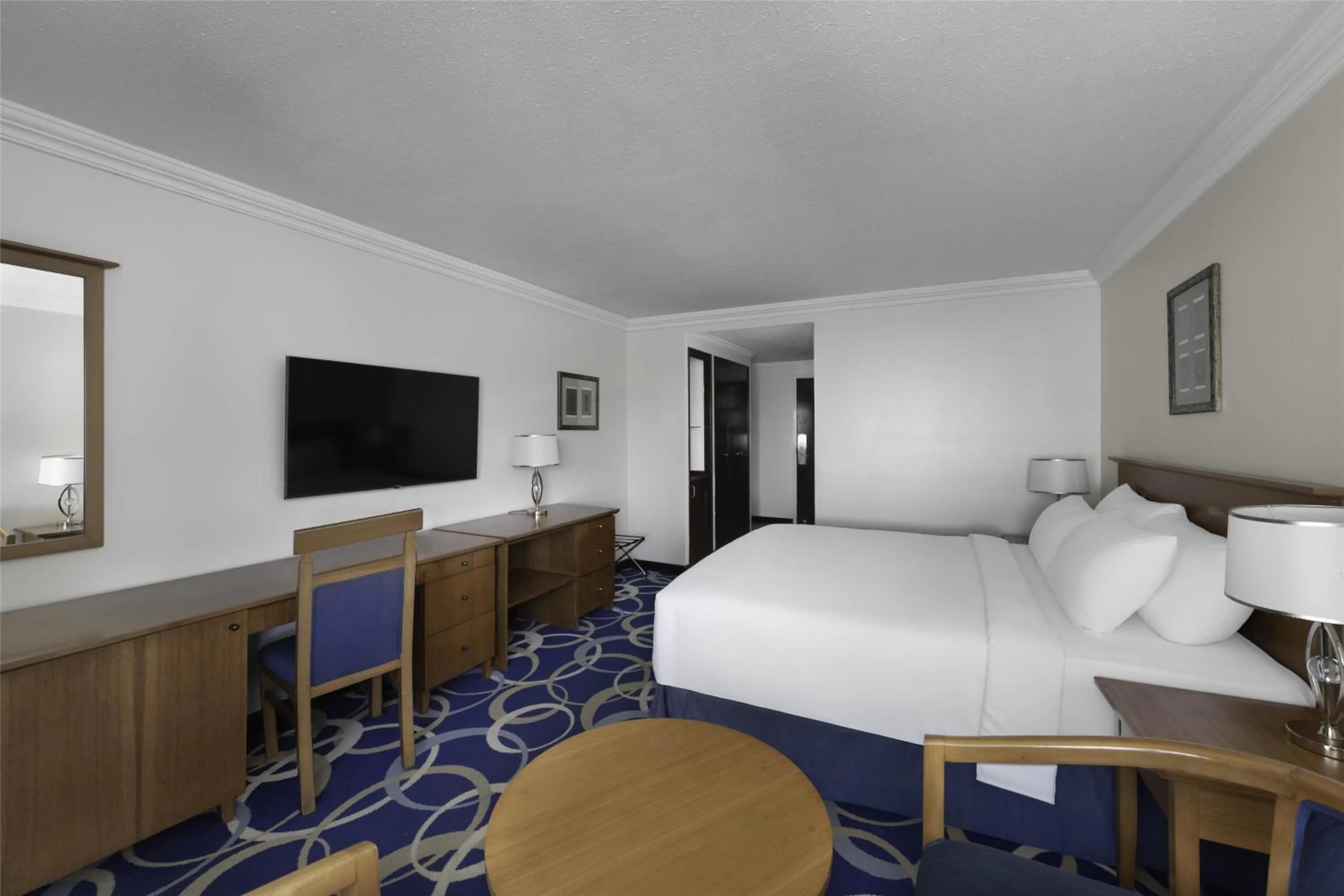 Bedroom, Bed in Radisson Blu Hotel, Yanbu