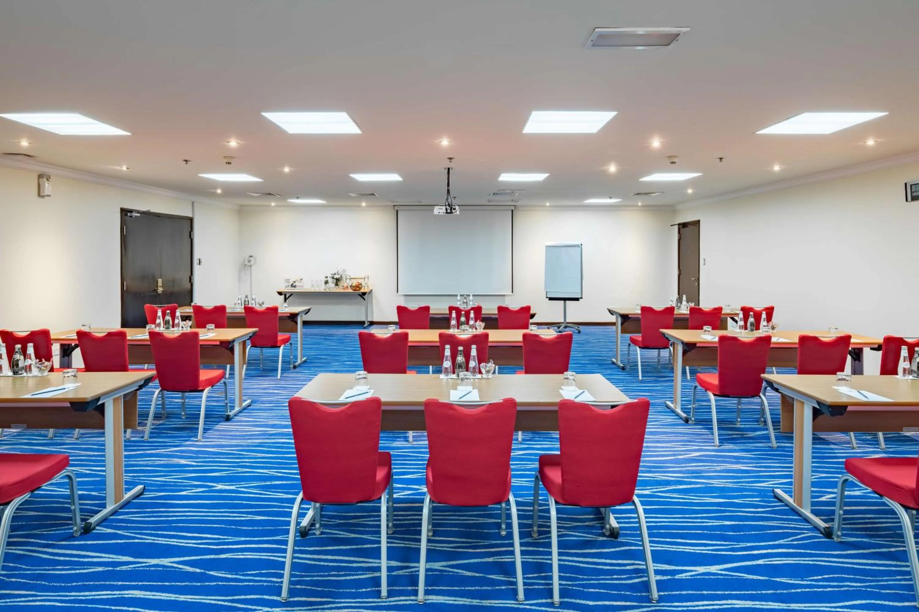 Meeting/conference room in Radisson Blu Hotel, Yanbu