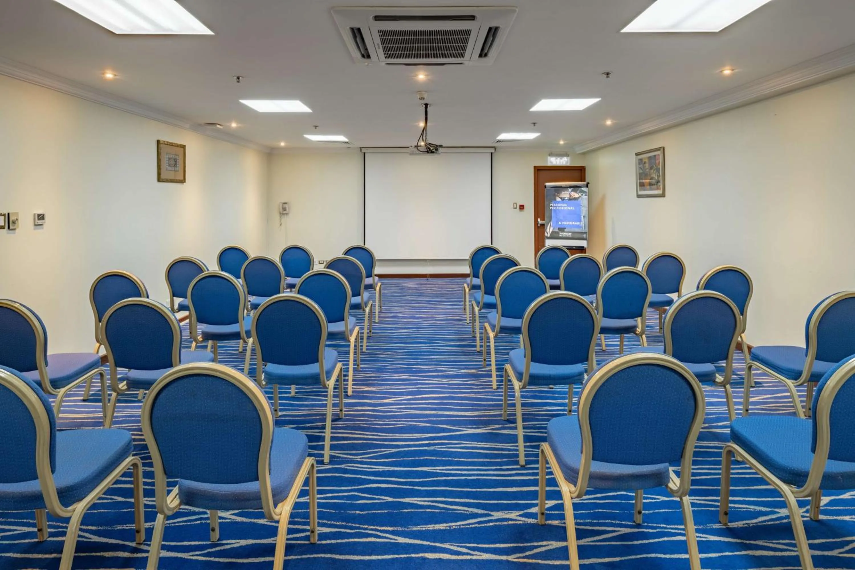Meeting/conference room in Radisson Blu Hotel, Yanbu