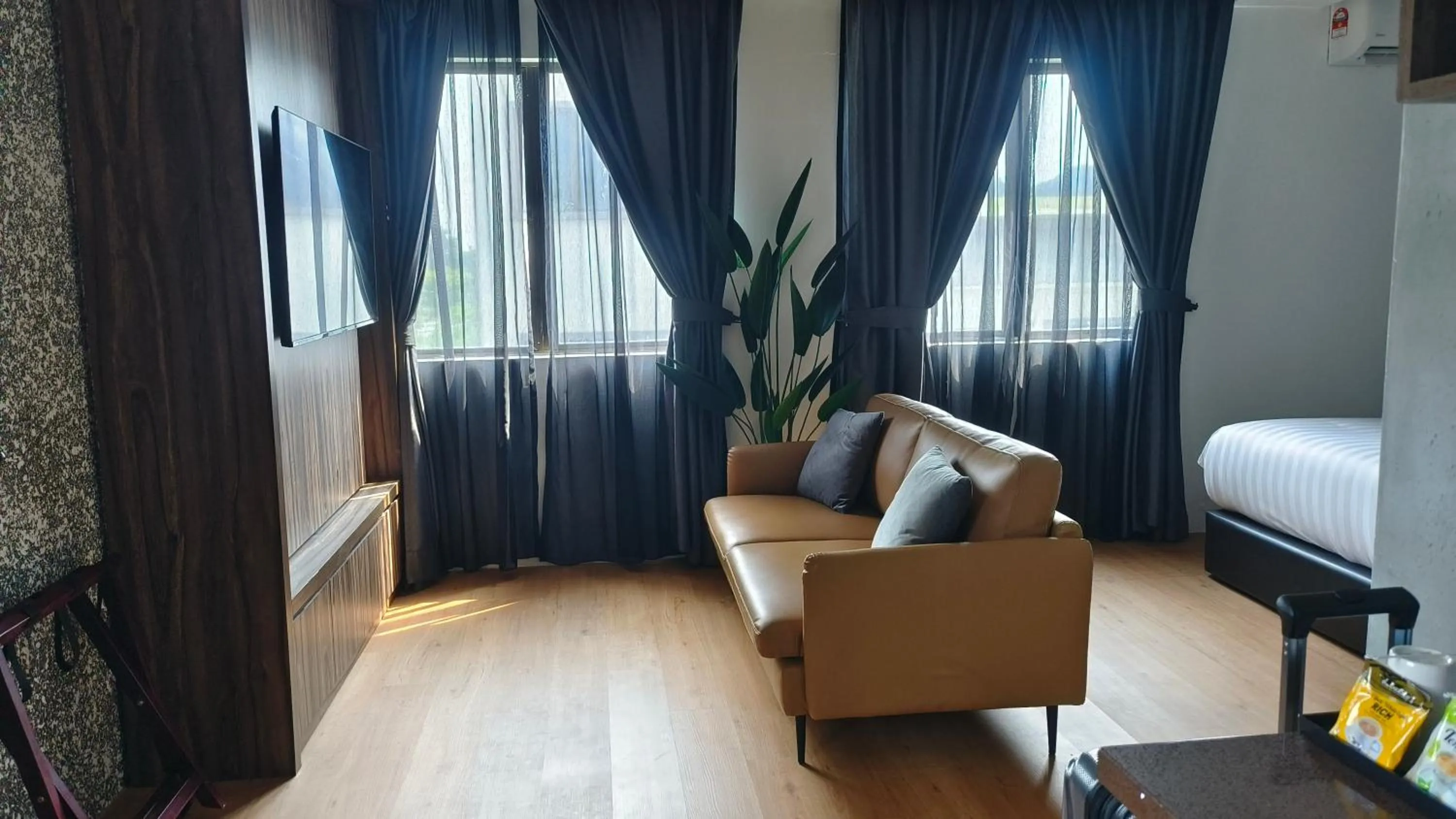 Living room, Bed in Zone Hotel Ipoh