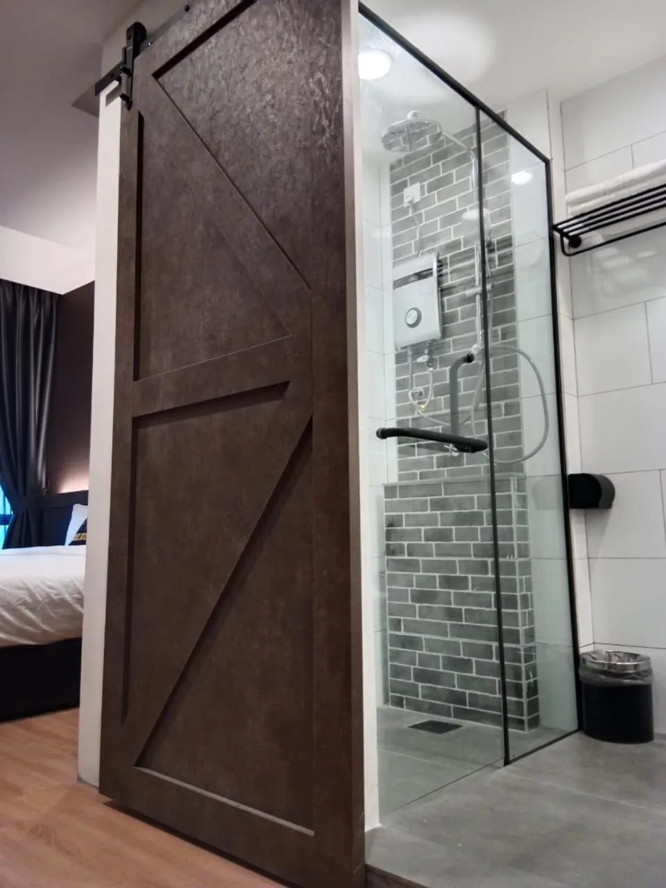 Bathroom, Bed in Zone Hotel Ipoh