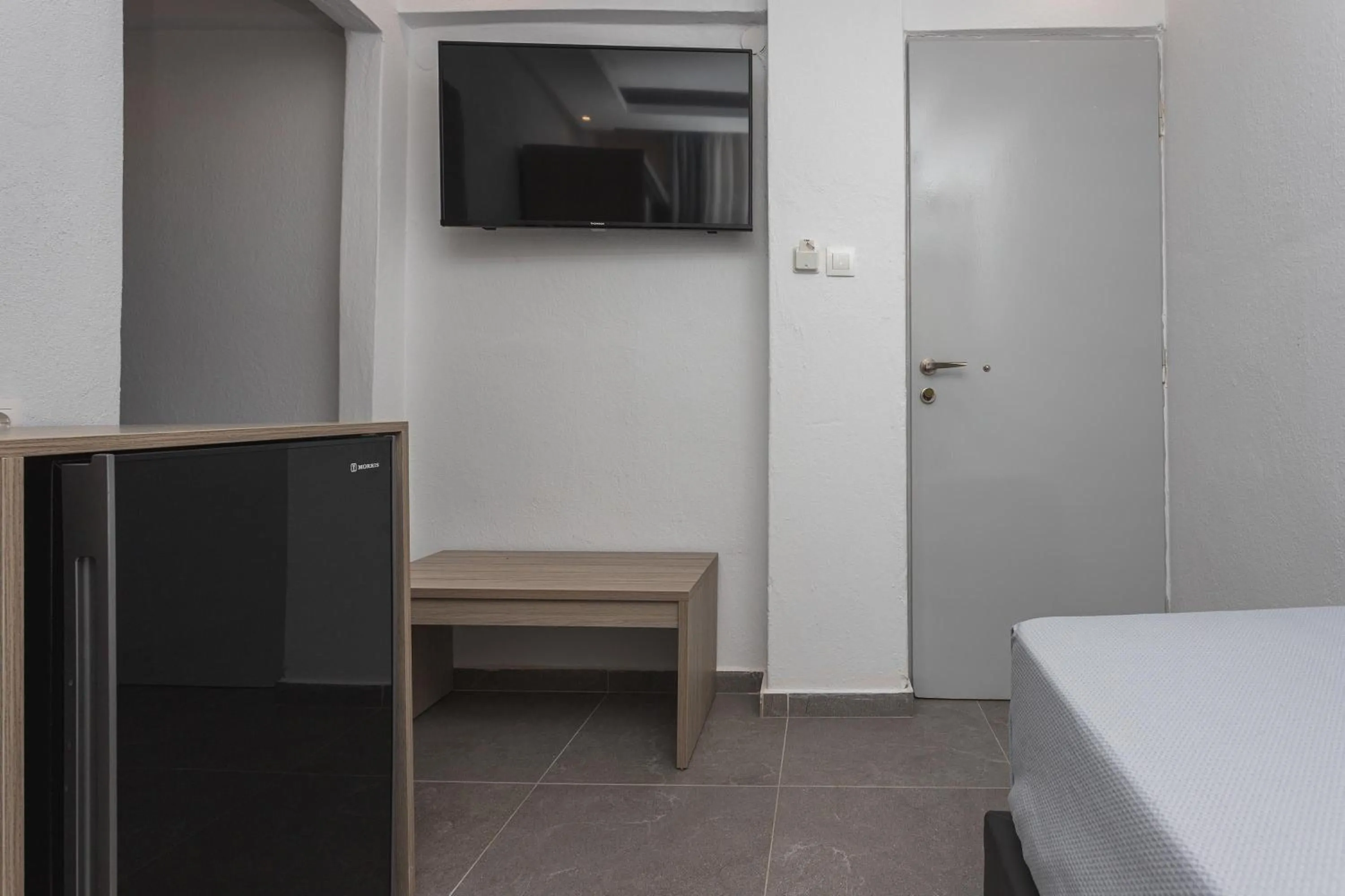 TV and multimedia, Bed in NewStory Suites Possidi