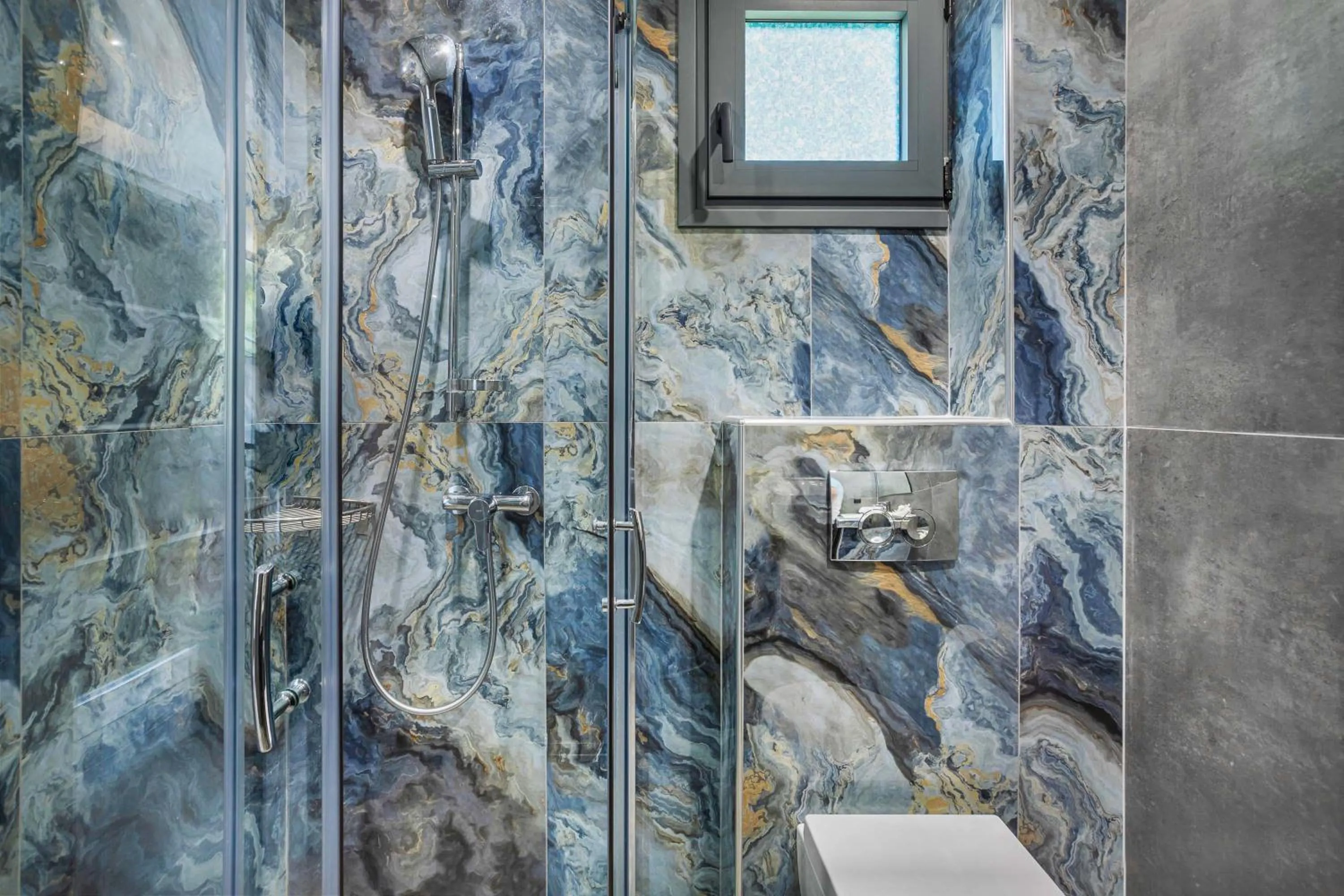 Shower in NewStory Suites Possidi