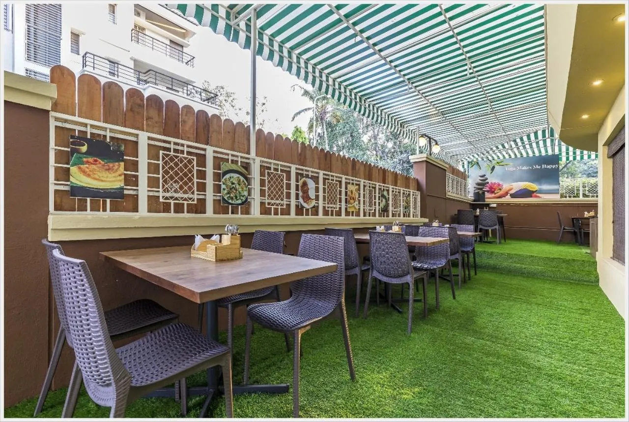 Restaurant/places to eat in Hotel Green Field