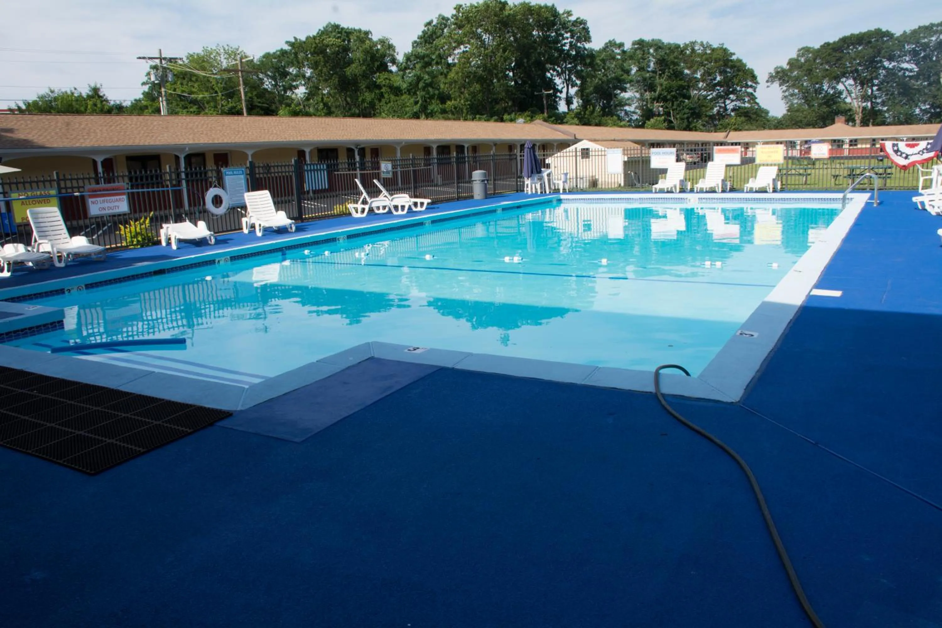 Swimming pool in Atlantic Inn and Suites - Wall Township