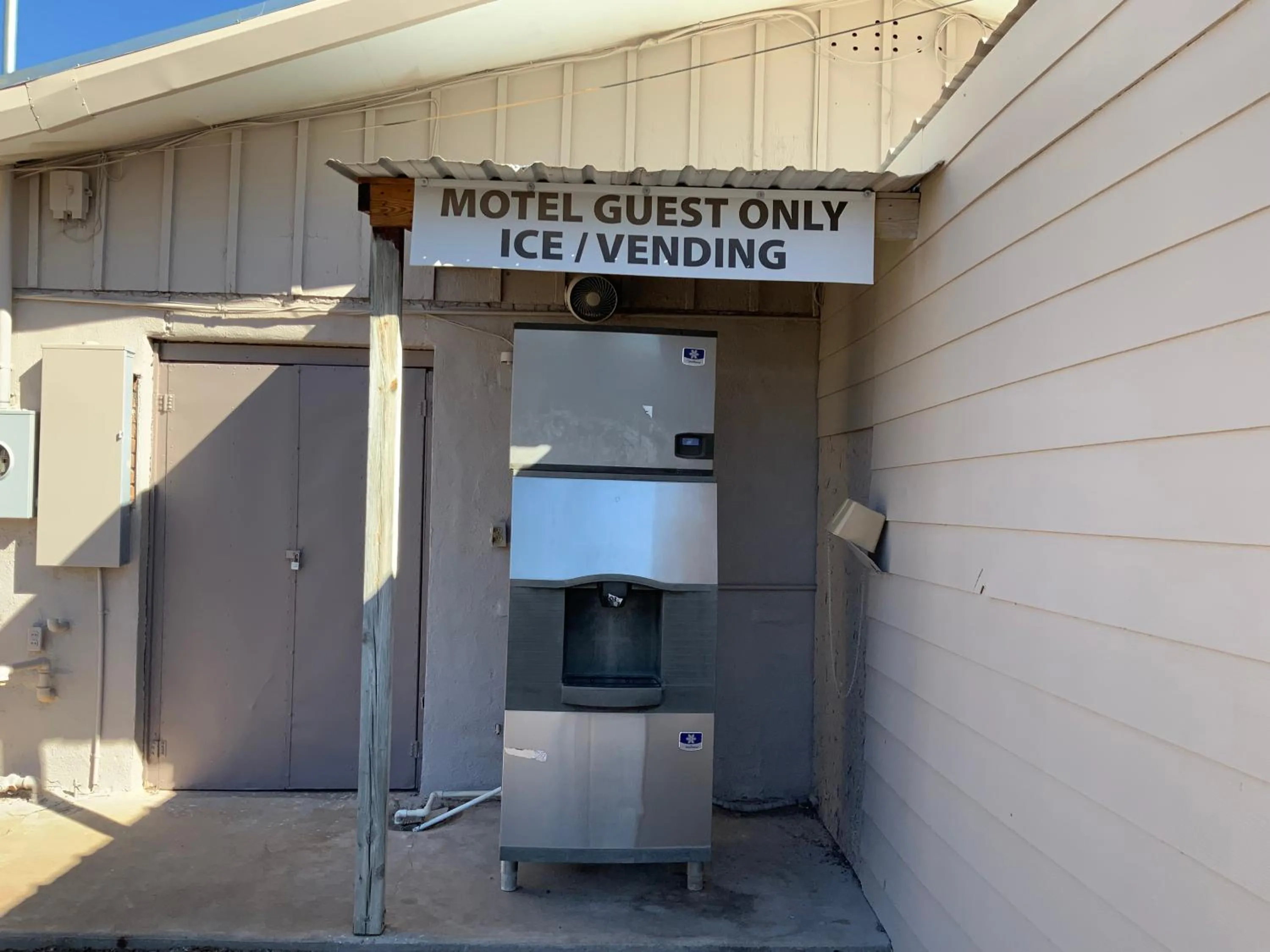 vending machine in Value Lodge