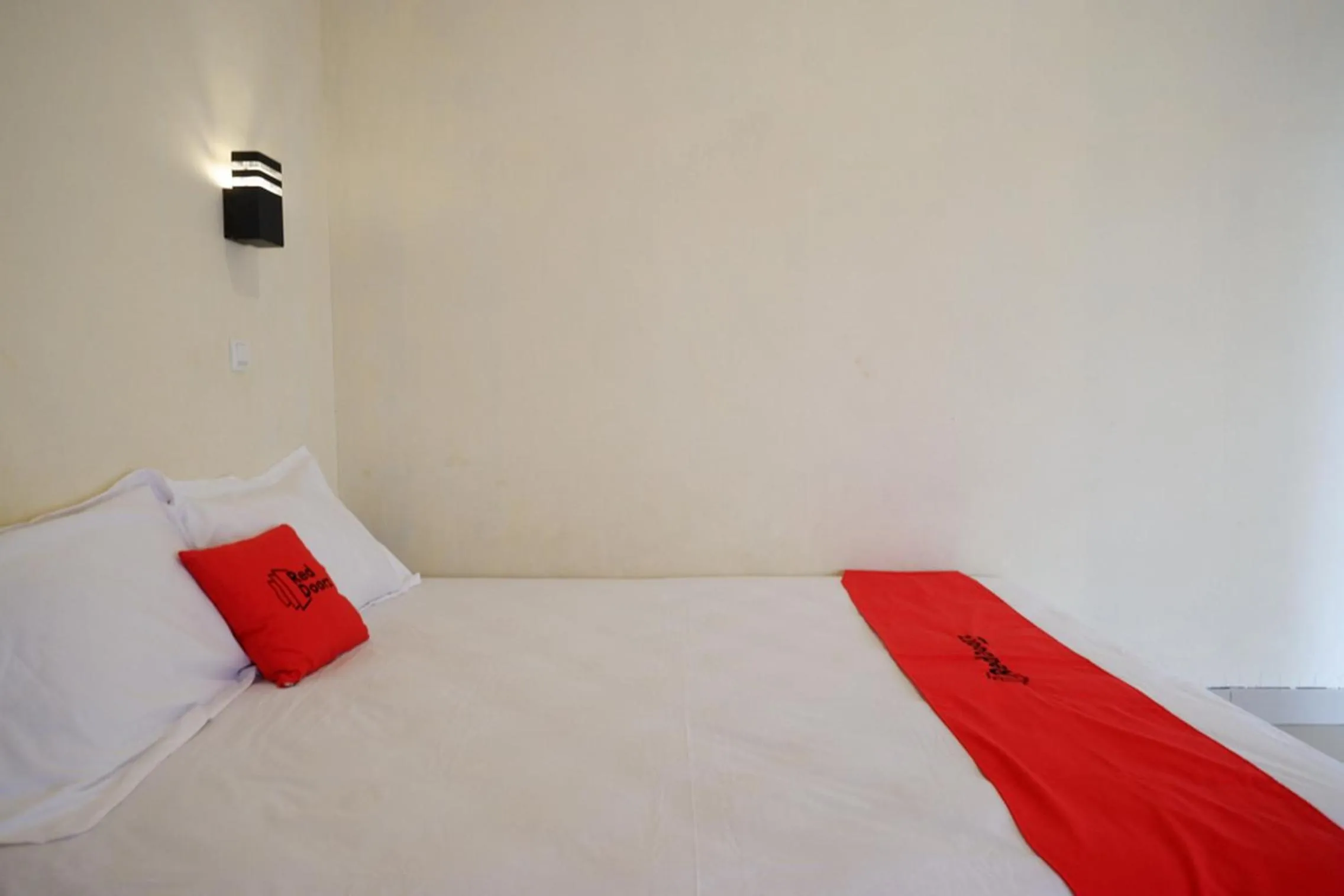 Bedroom, Bed in RedDoorz near Candi Cetho Karanganyar