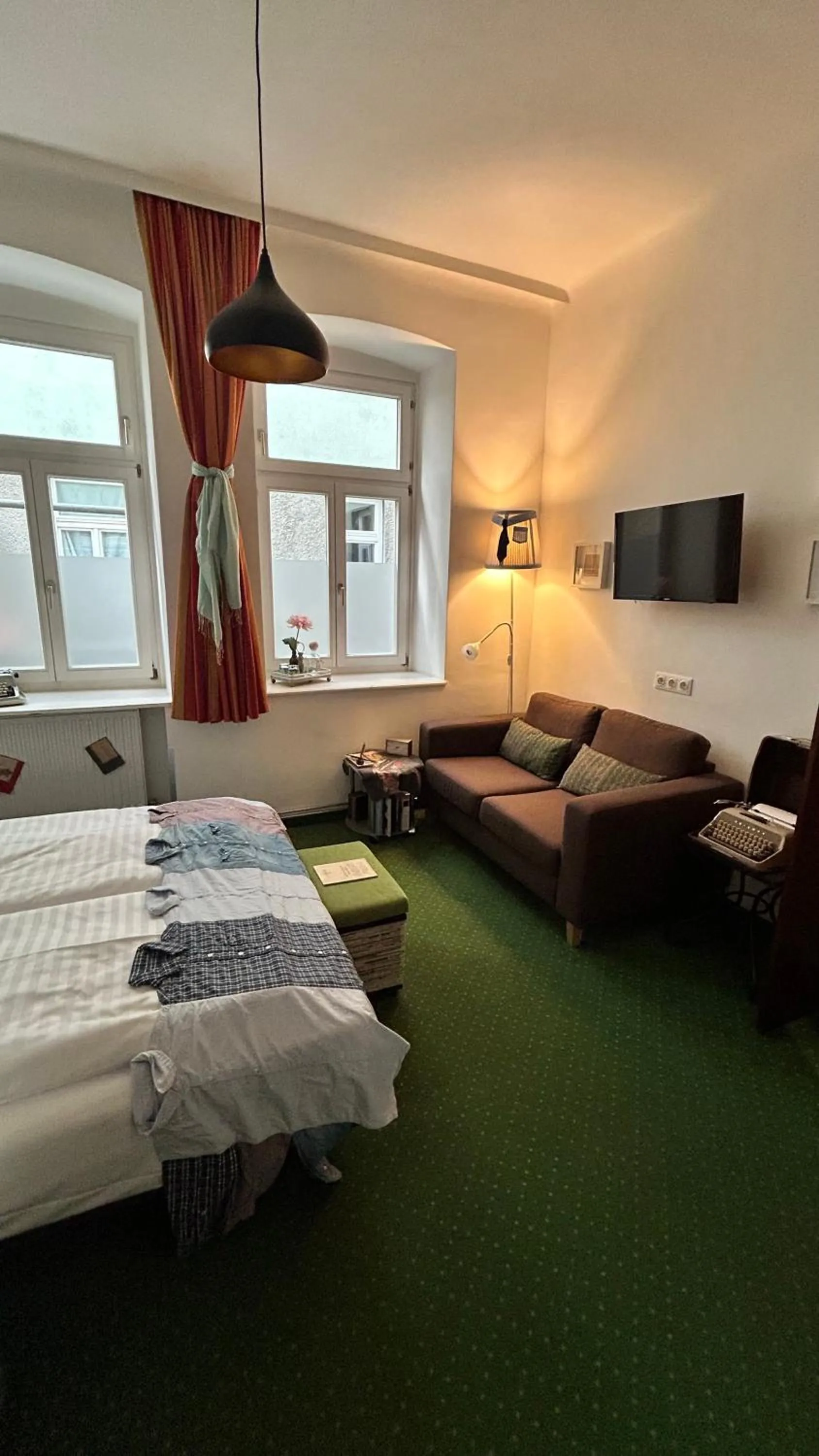 Bed in Pension Stadthalle