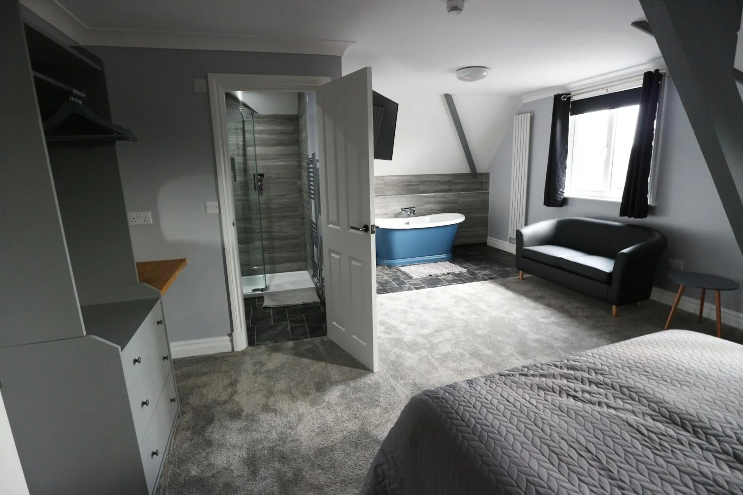 Deluxe Double Room with Bath in Number 33 Room Only Deluxe Double Room with Bath in Number 33 Room Only