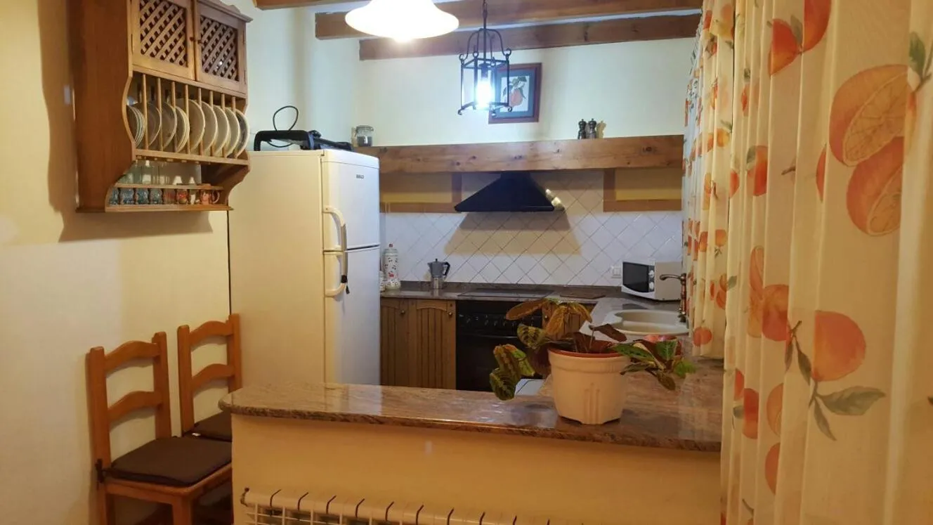 Kitchen or kitchenette in Casa Fuente De La Argamasa