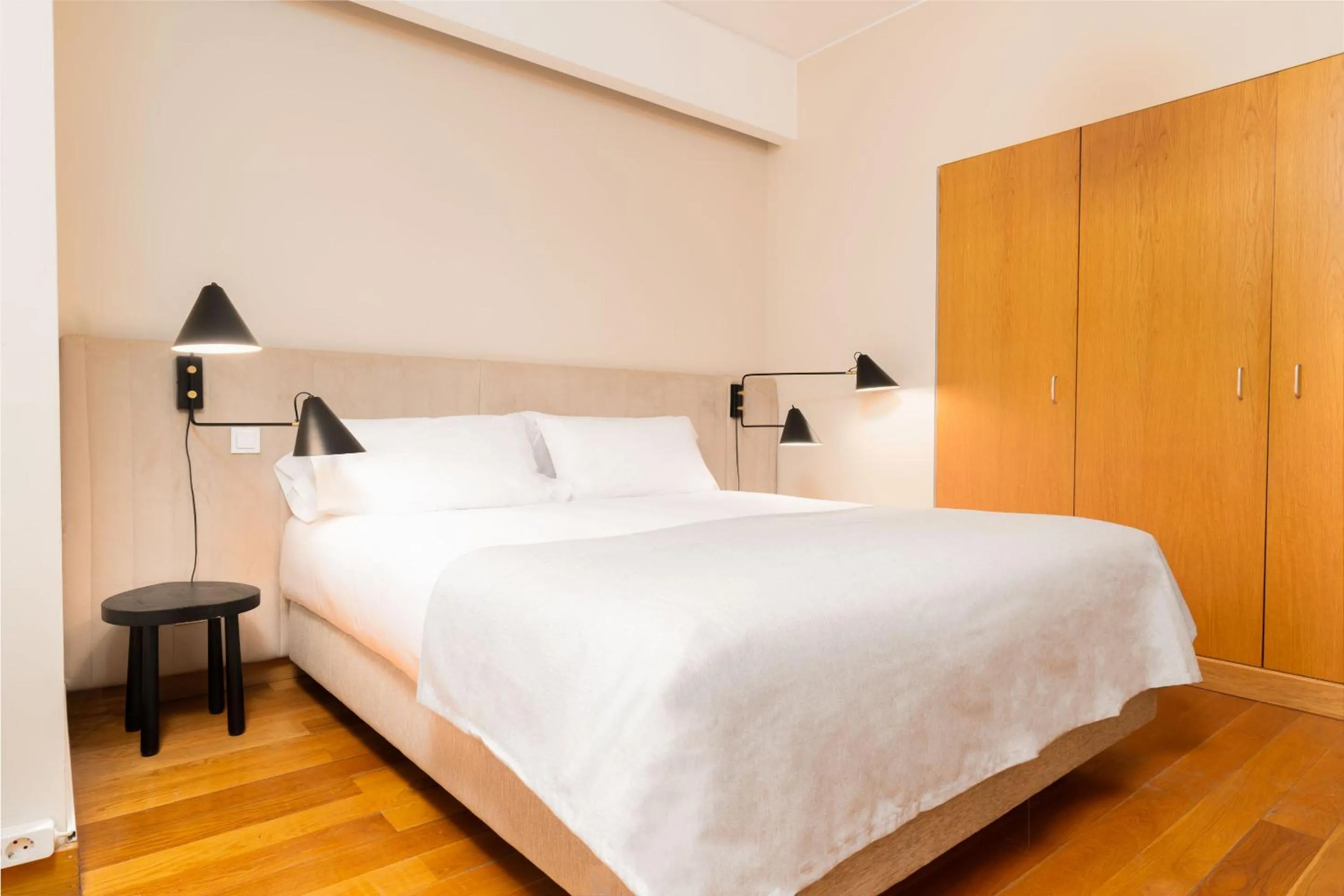 Bed in Limehome Lisbon Rua Eça de Queiroz