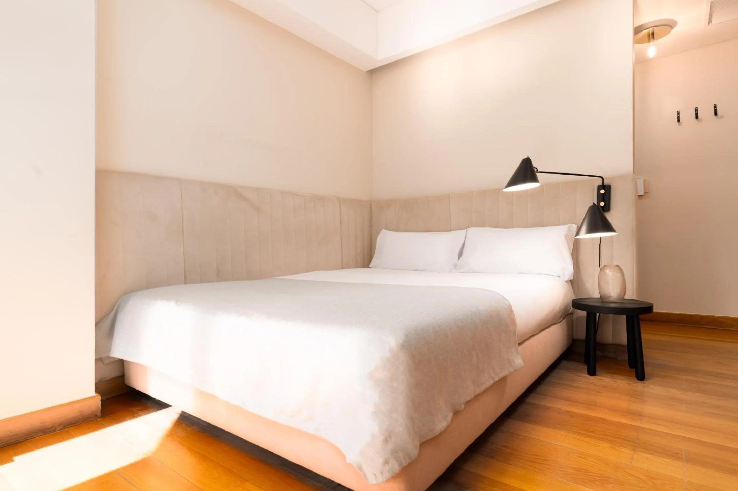 Bed in Limehome Lisbon Rua Eça de Queiroz