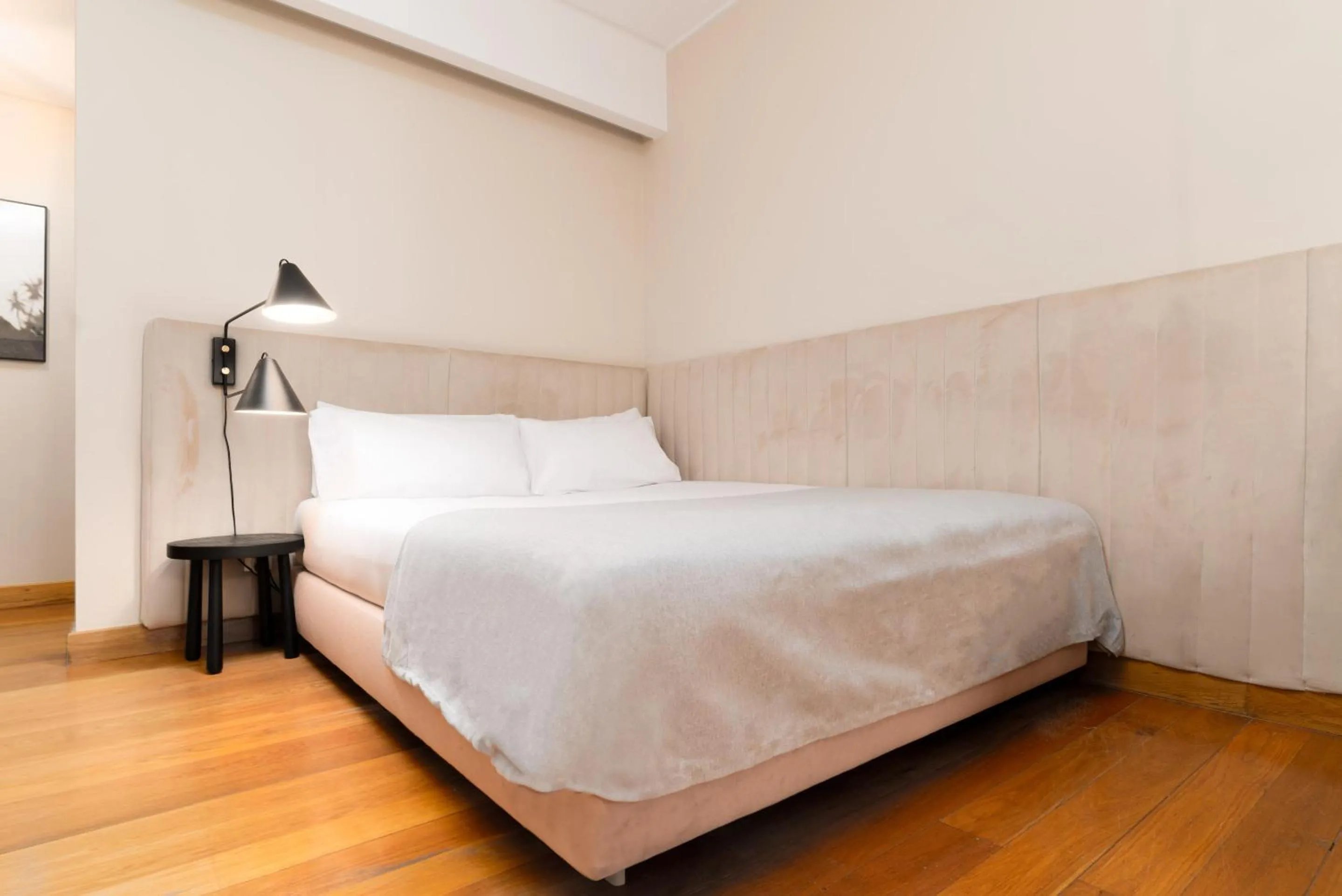 Bed in Limehome Lisbon Rua Eça de Queiroz