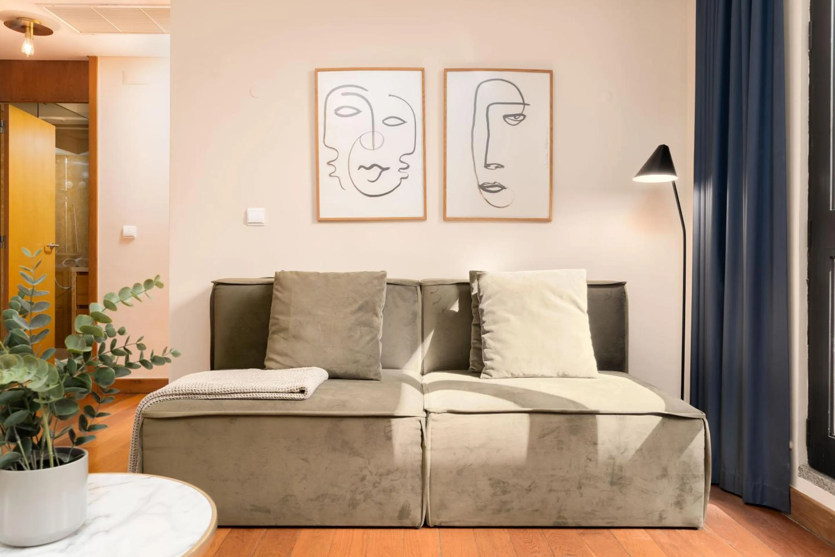 Living room in Limehome Lisbon Rua Eça de Queiroz