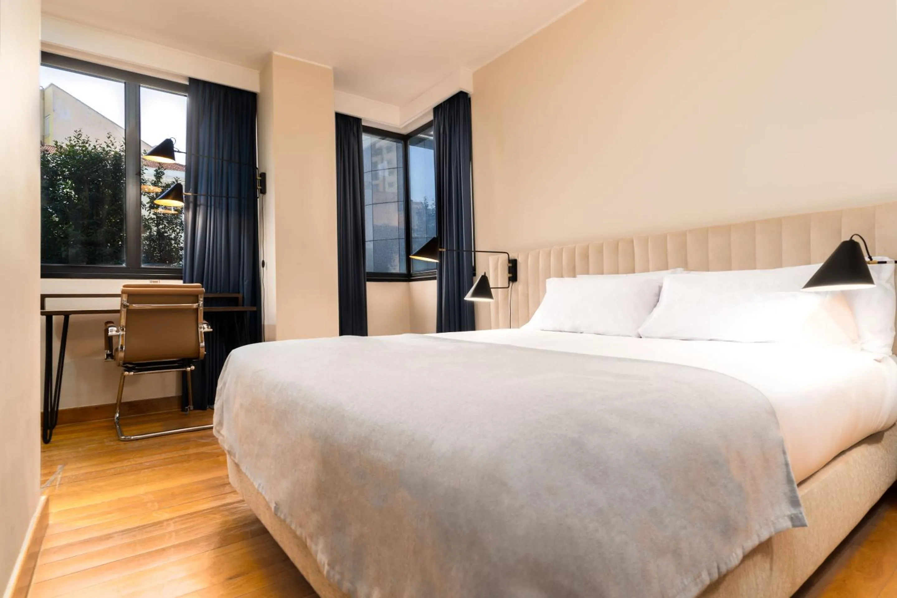 Bed in Limehome Lisbon Rua Eça de Queiroz