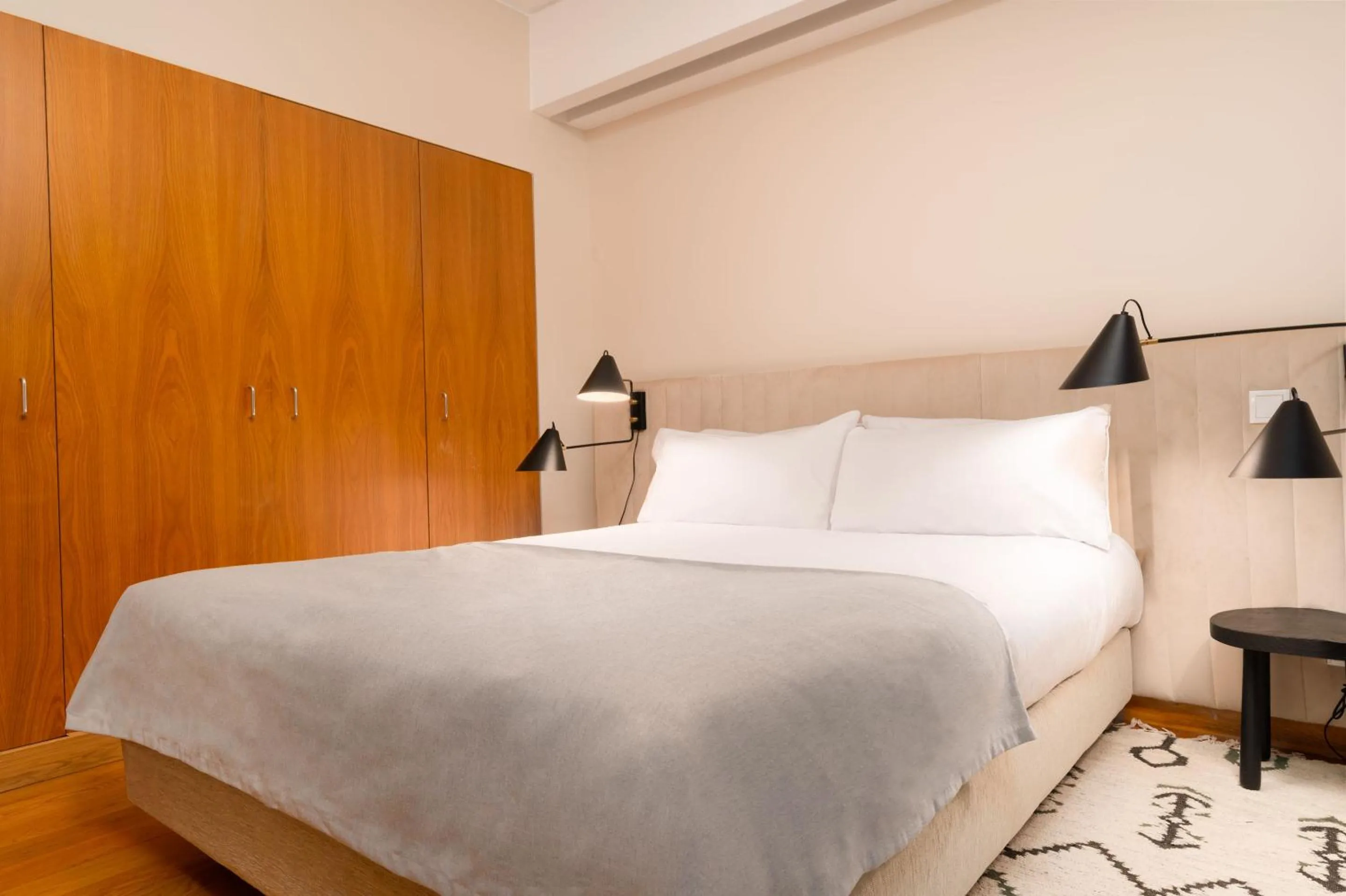 Bed in Limehome Lisbon Rua Eça de Queiroz