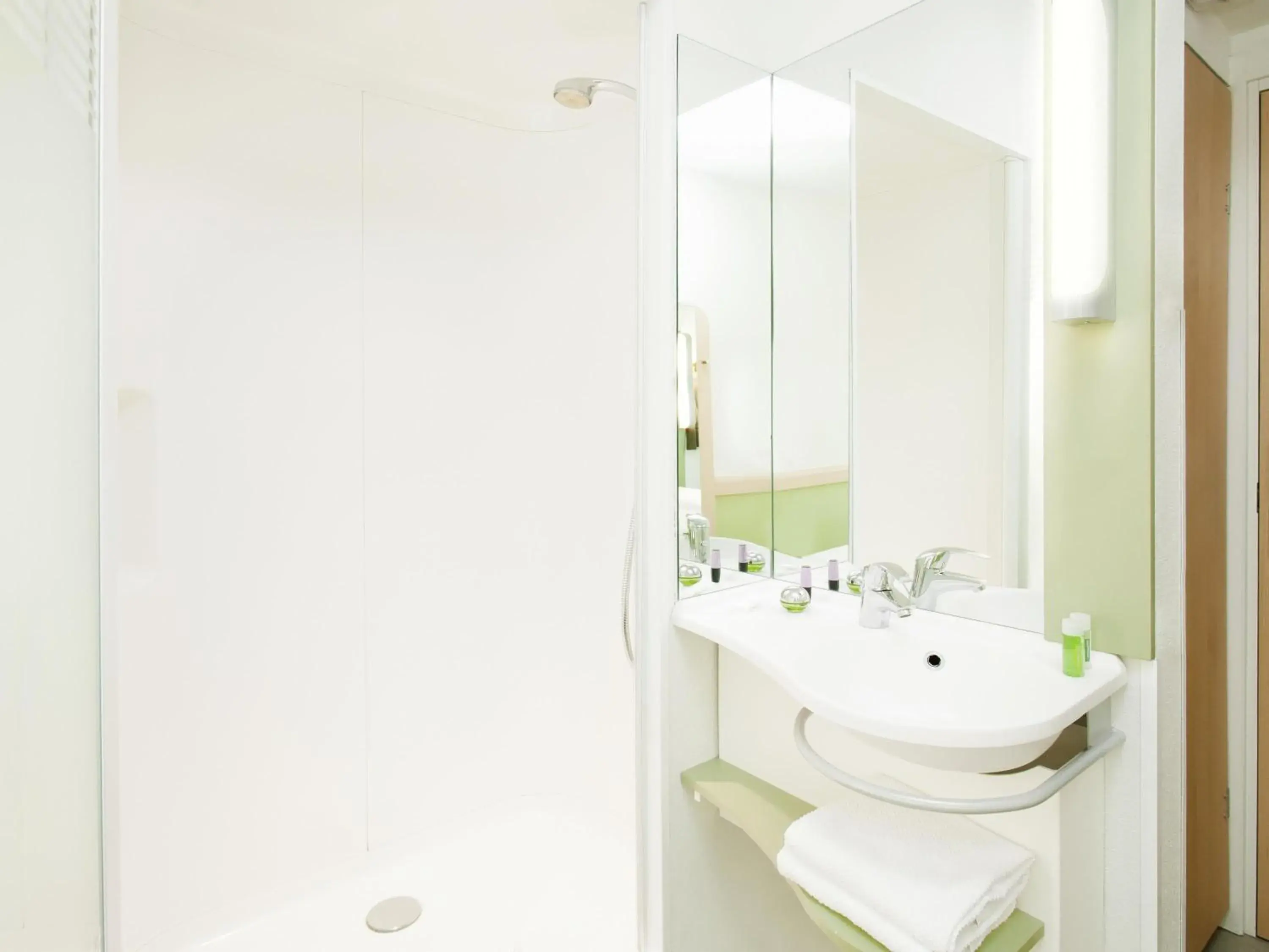 Classic Room with One Double Bed in Ibis Budget Madrid Getafe Classic Room with One Double Bed in Ibis Budget Madrid Getafe