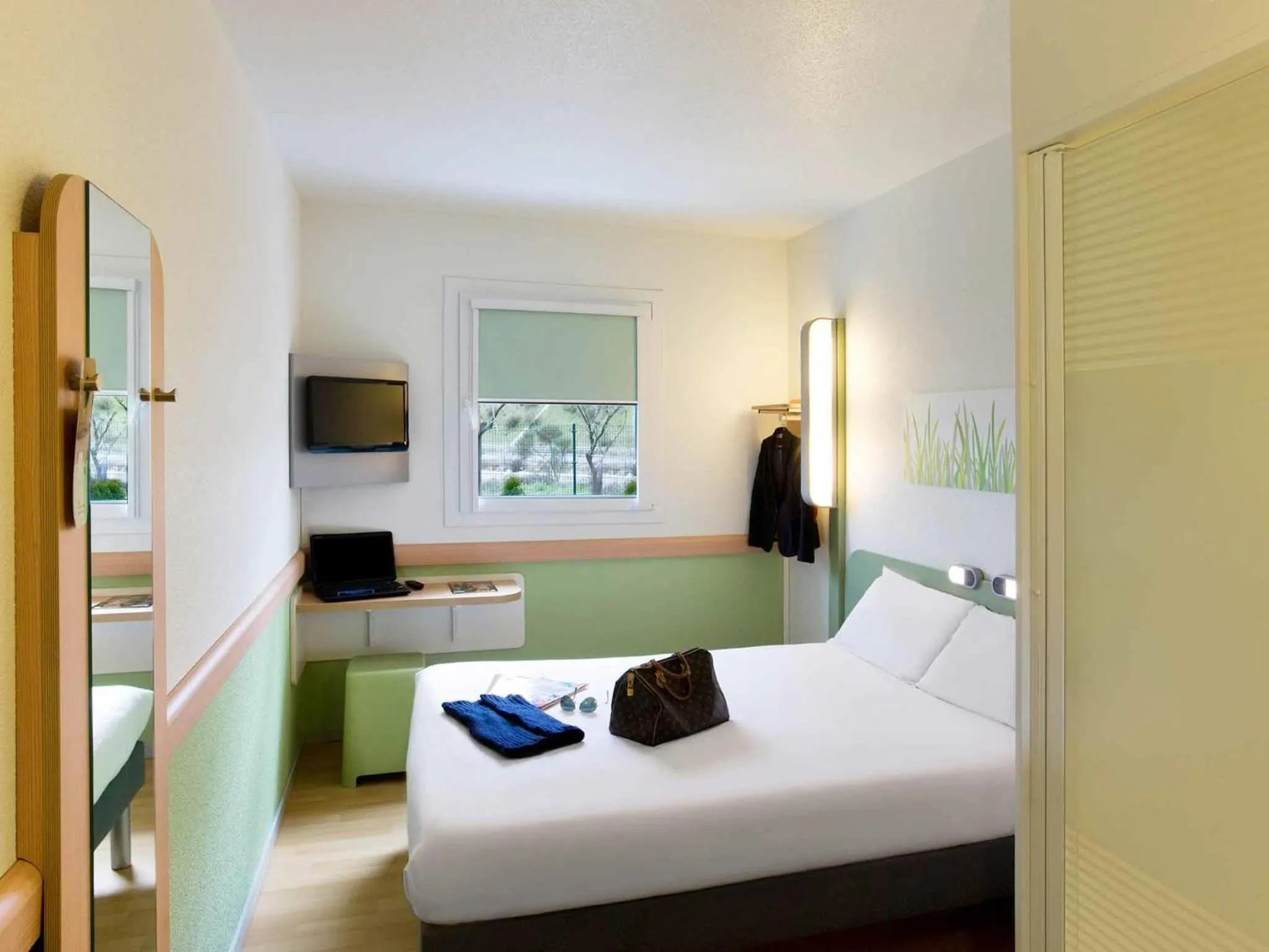 Bedroom, Bed in Ibis Budget Madrid Getafe