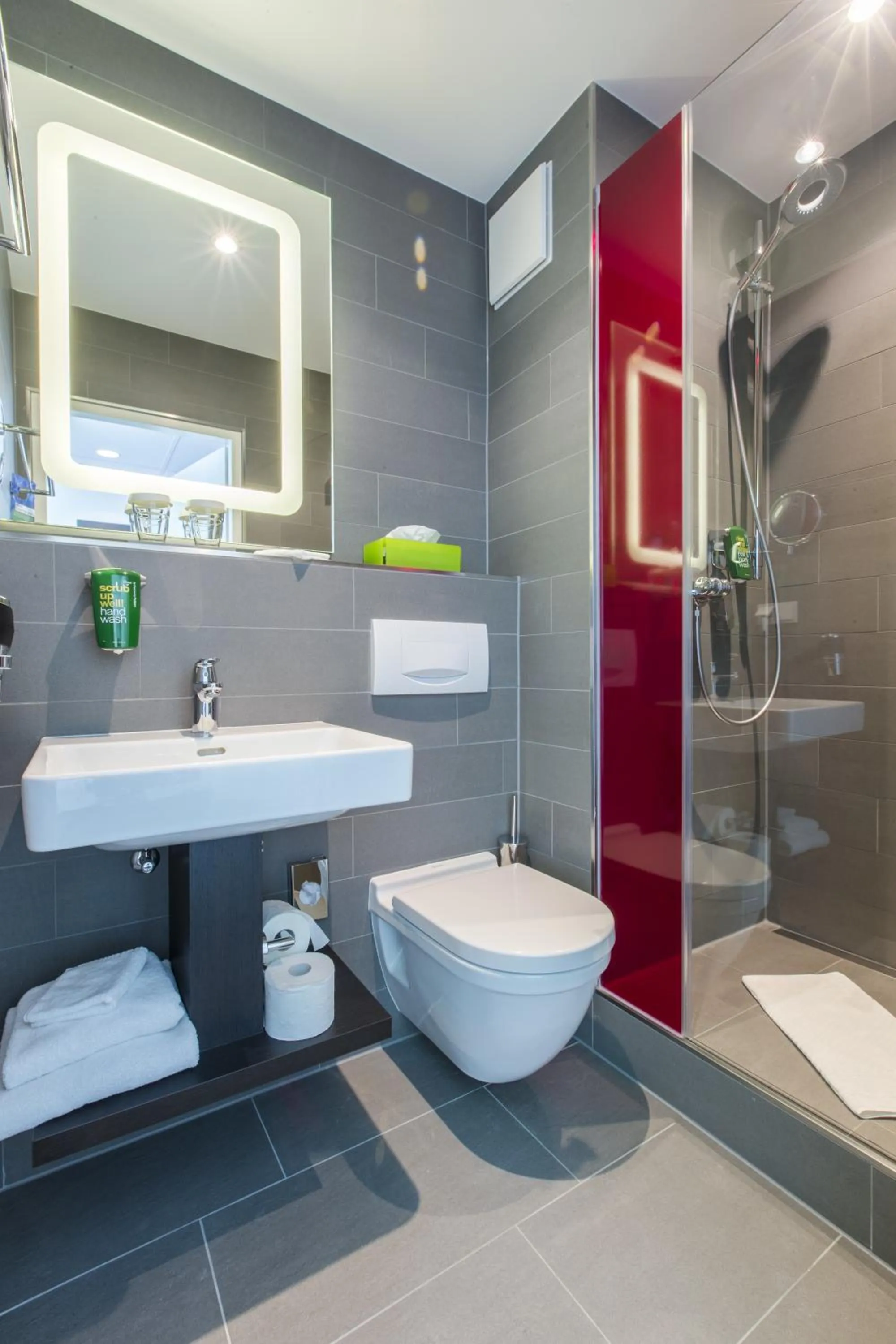 Bathroom in Park Inn by Radisson Nürnberg