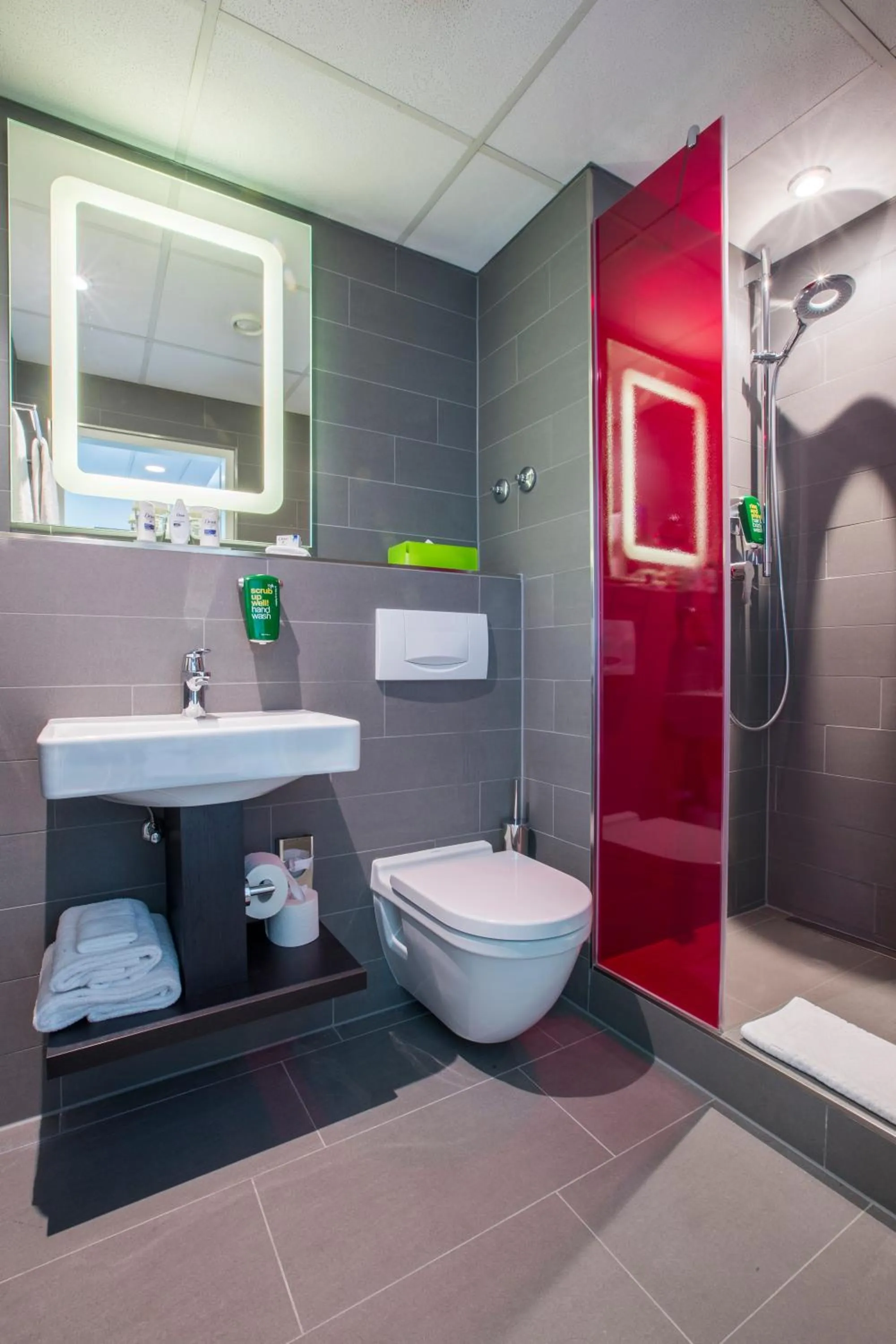 Bathroom in Park Inn by Radisson Nürnberg