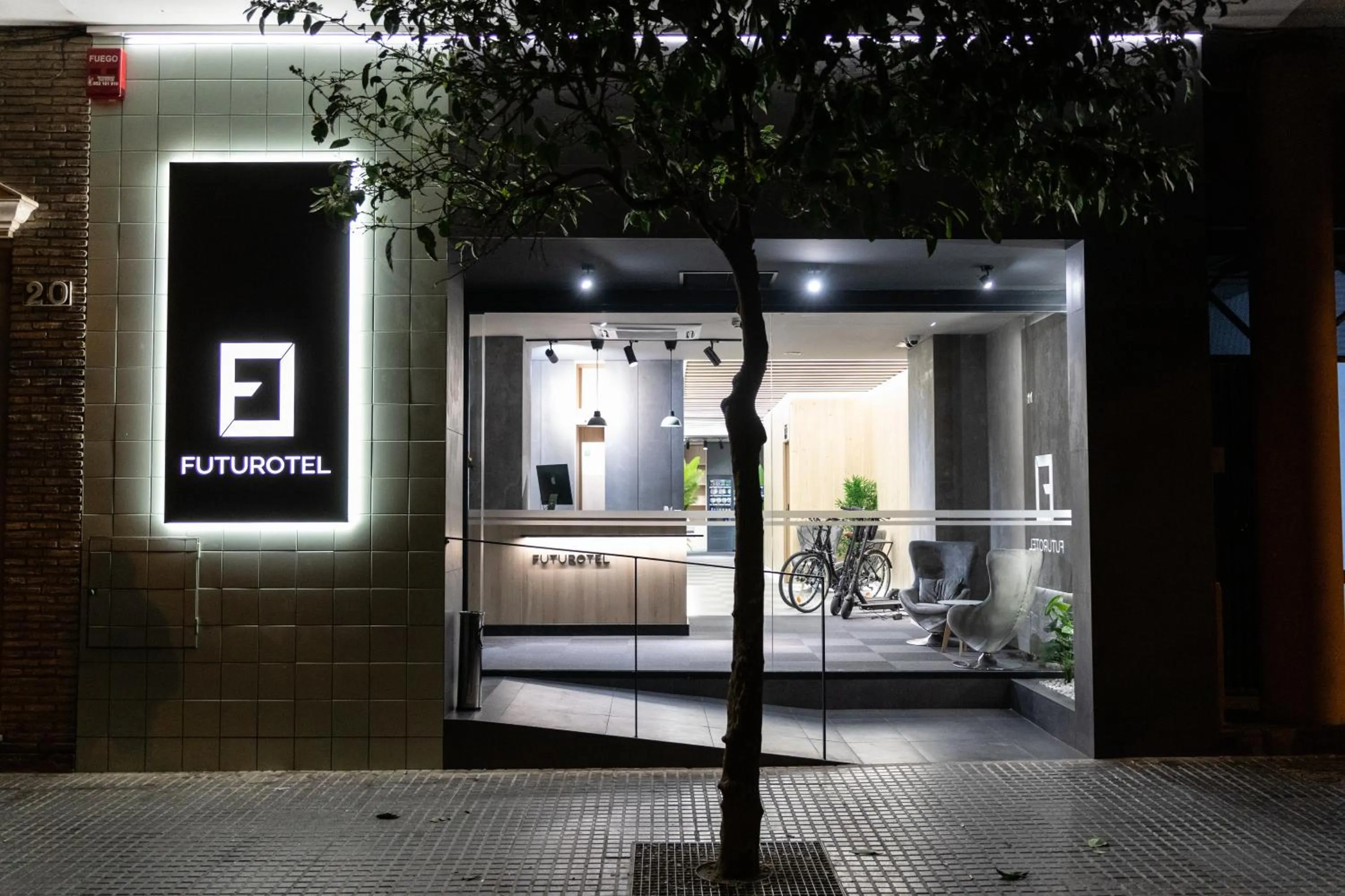 Facade/entrance, Bed in Futurotel Malagueta Beach