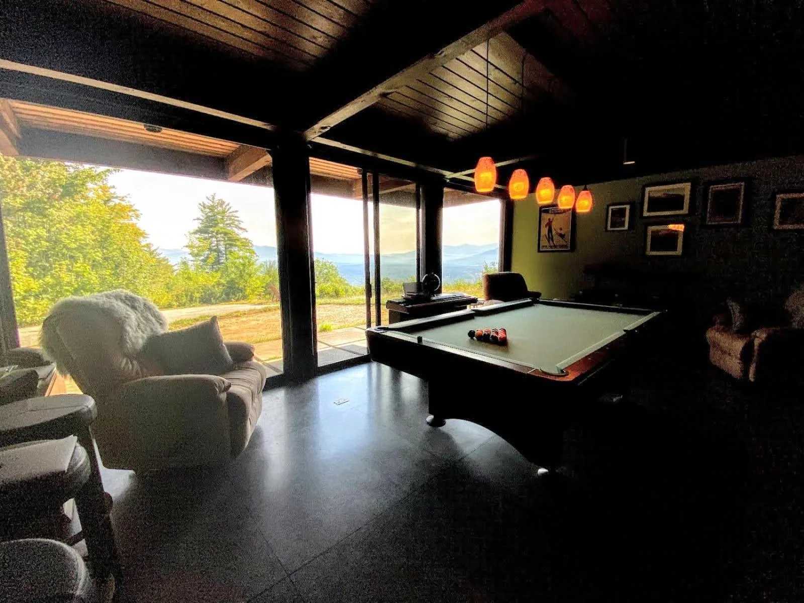 Other in RL Breathtaking views and grand unique style private mountain retreat 4WD recommended